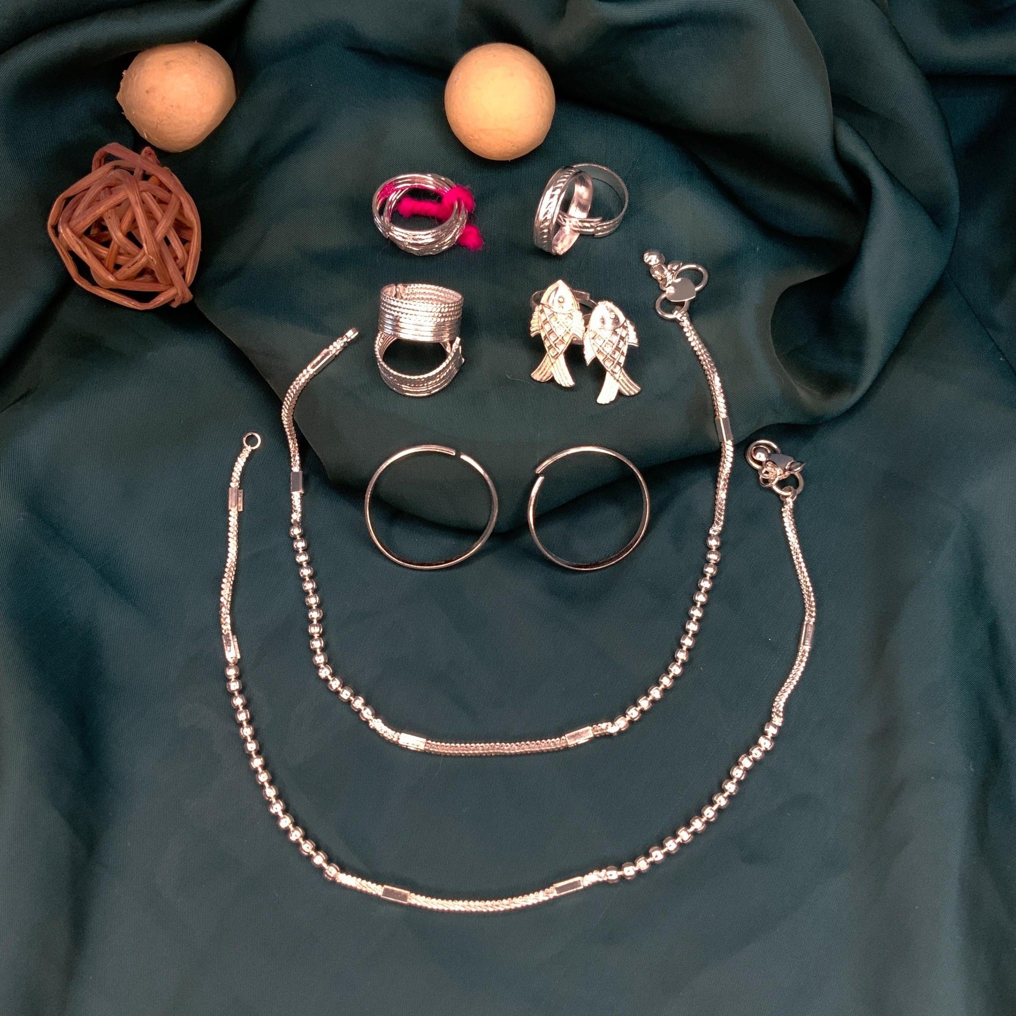 Ravishing Silver Oxidised Anklet & Toe Rings Combo