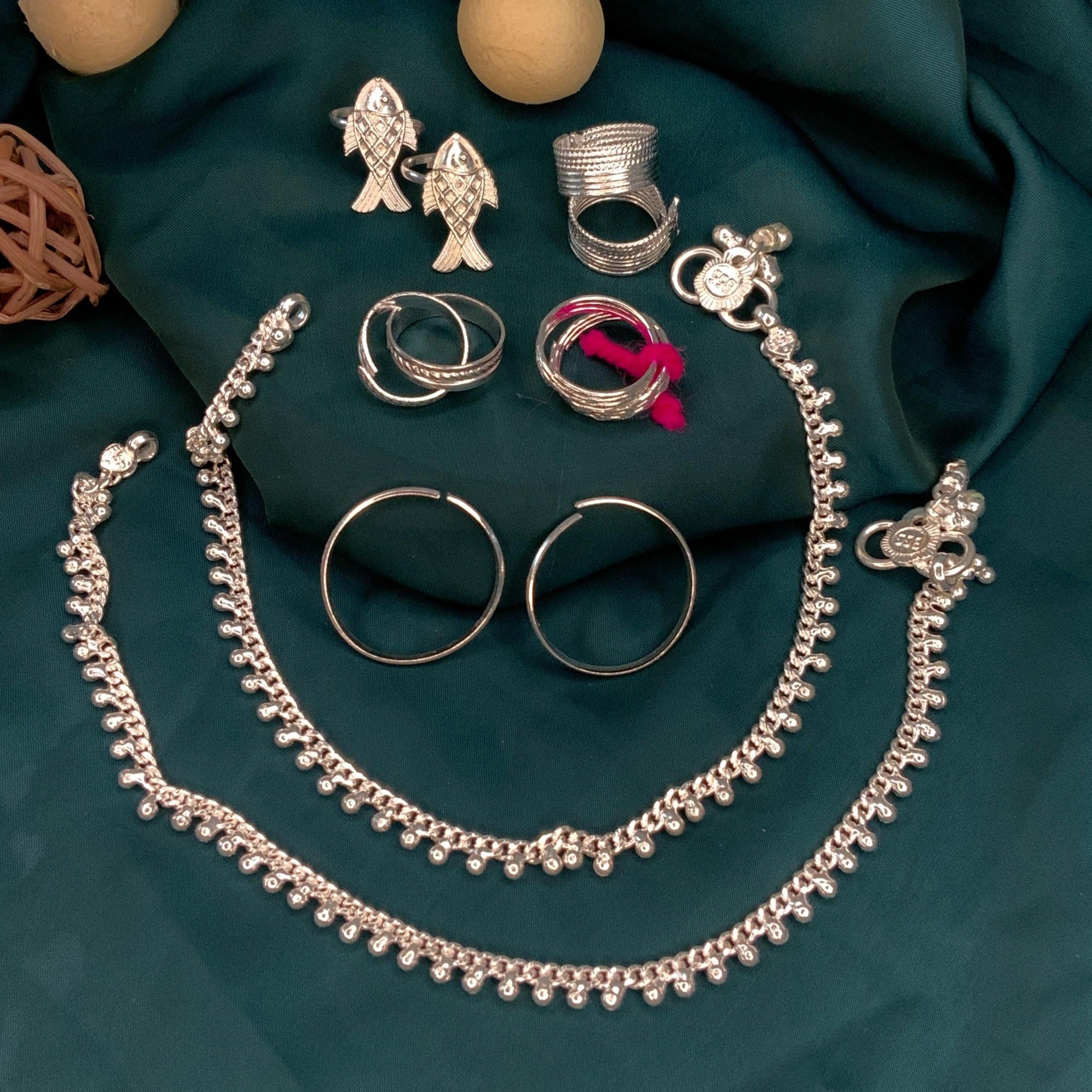Ravishing Silver Oxidised Anklet & Toe Rings Combo