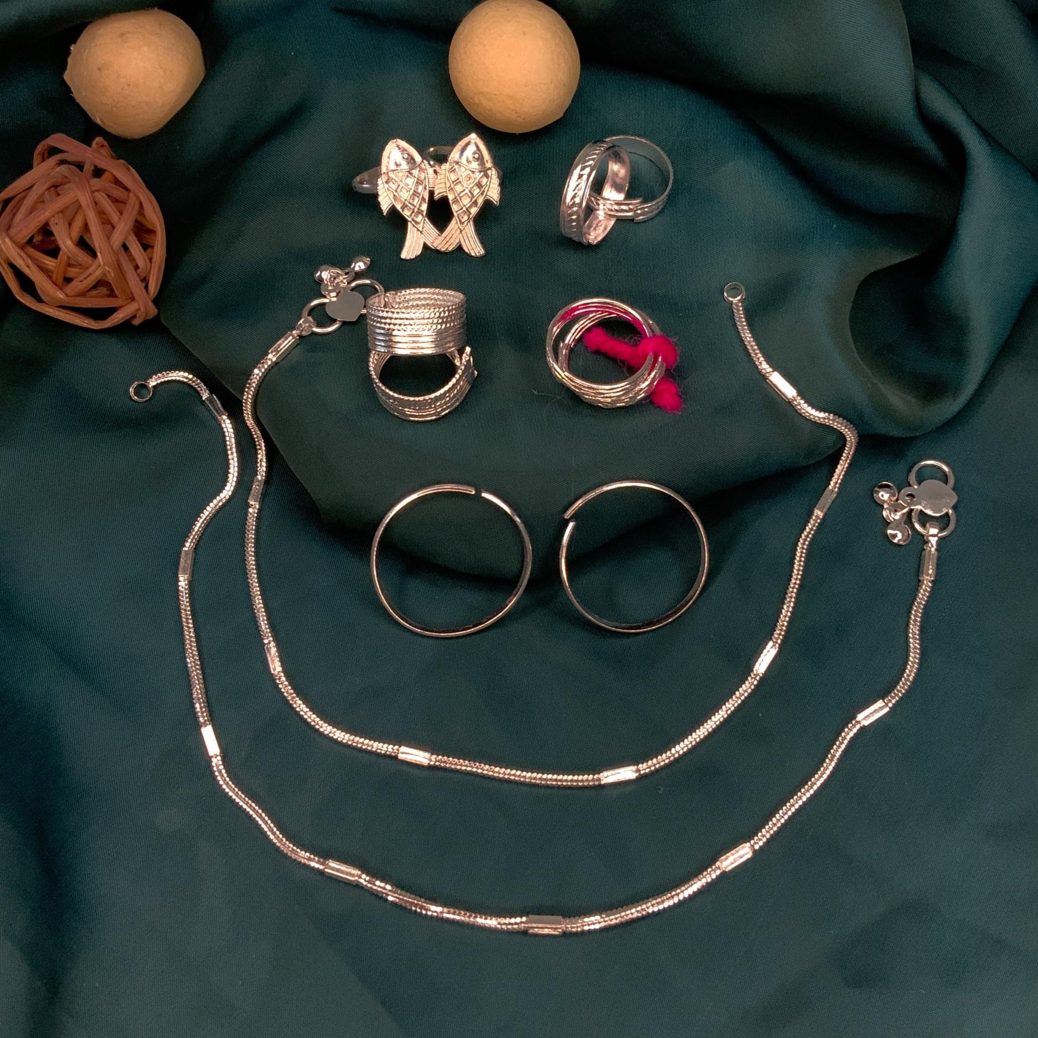 Ravishing Silver Oxidised Anklet & Toe Rings Combo