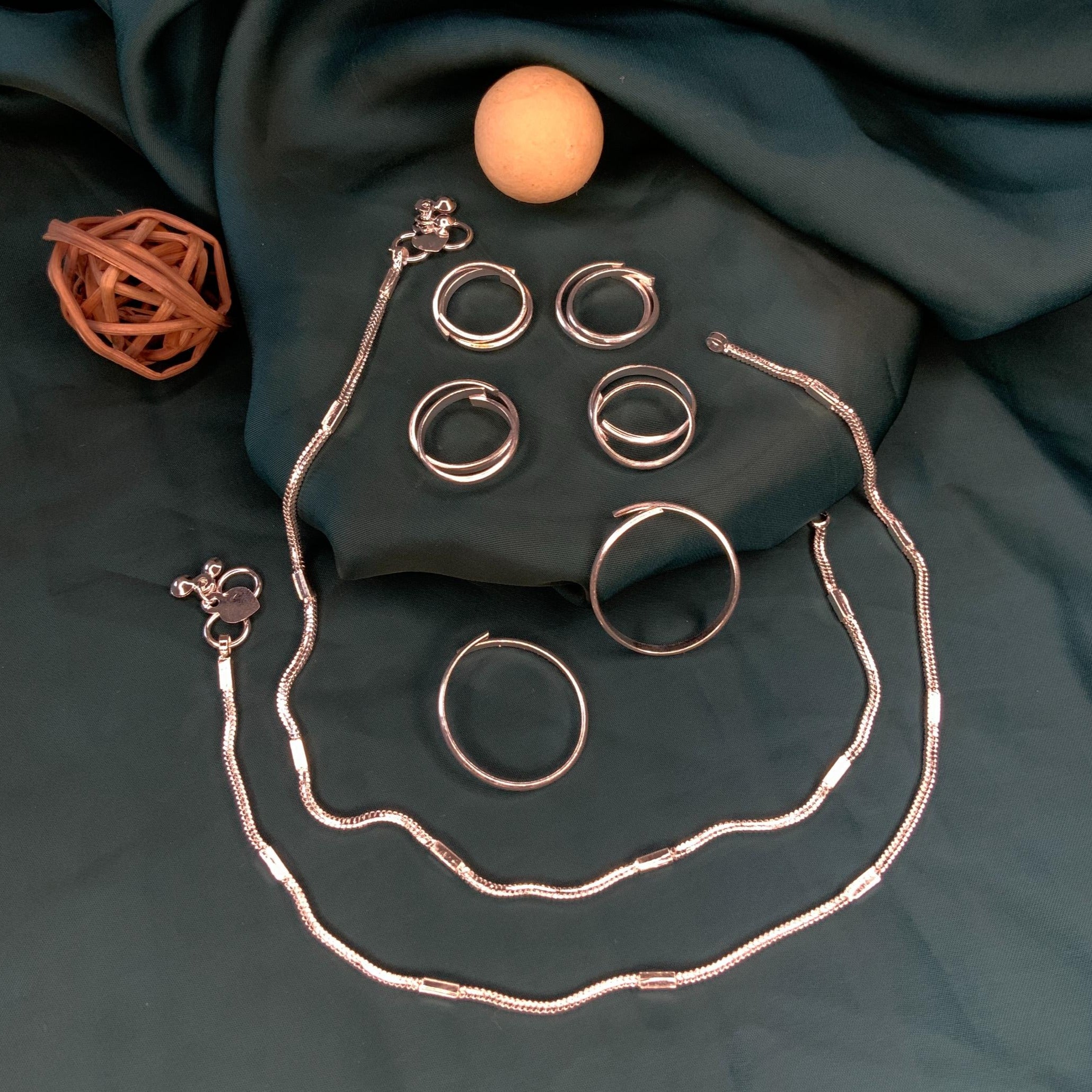 Pleasing Silver Oxidised Anklet & Toe Rings Combo