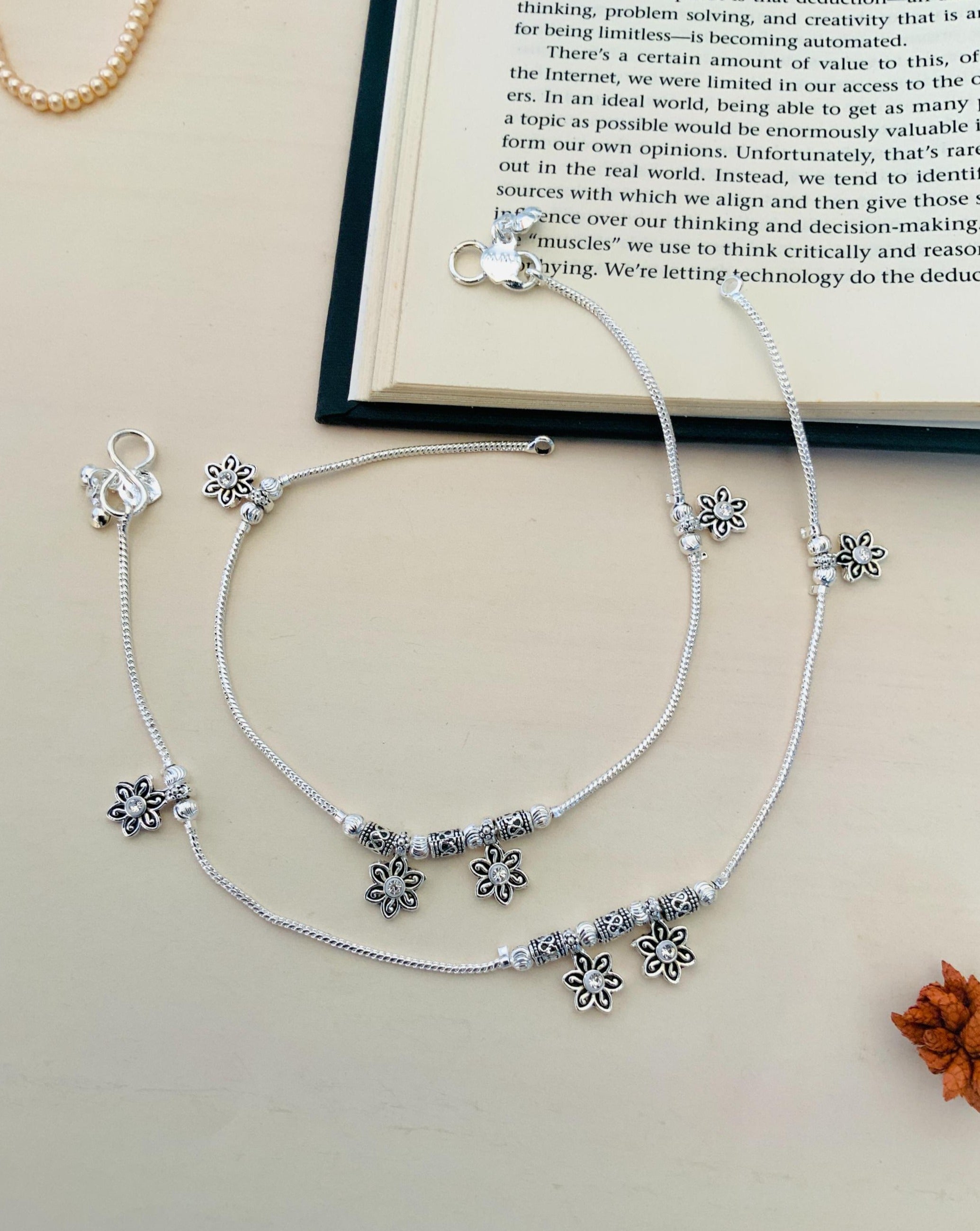 Cute Flower Pattern Silver Anklets - Abdesignsjewellery