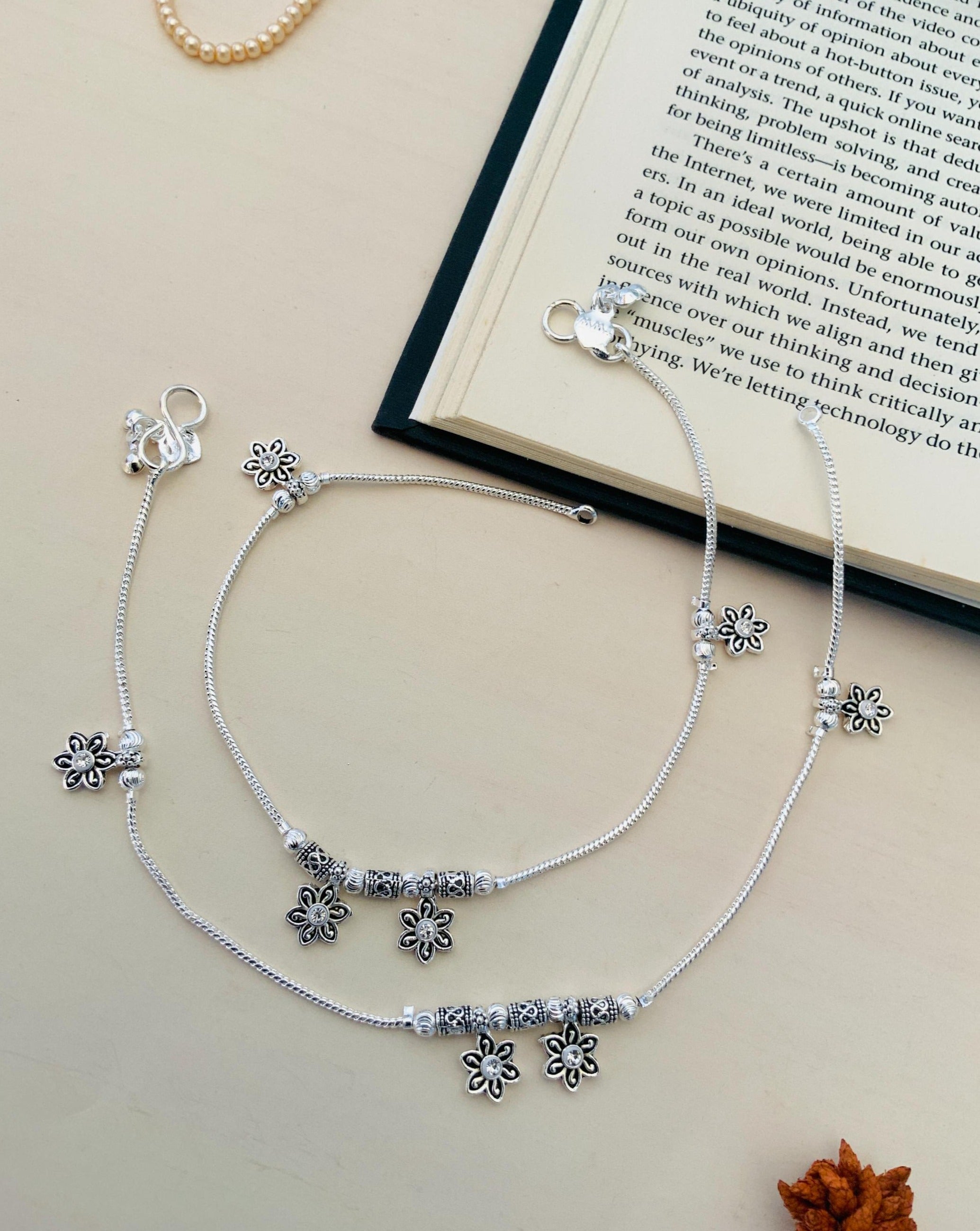Cute Flower Pattern Silver Anklets - Abdesignsjewellery
