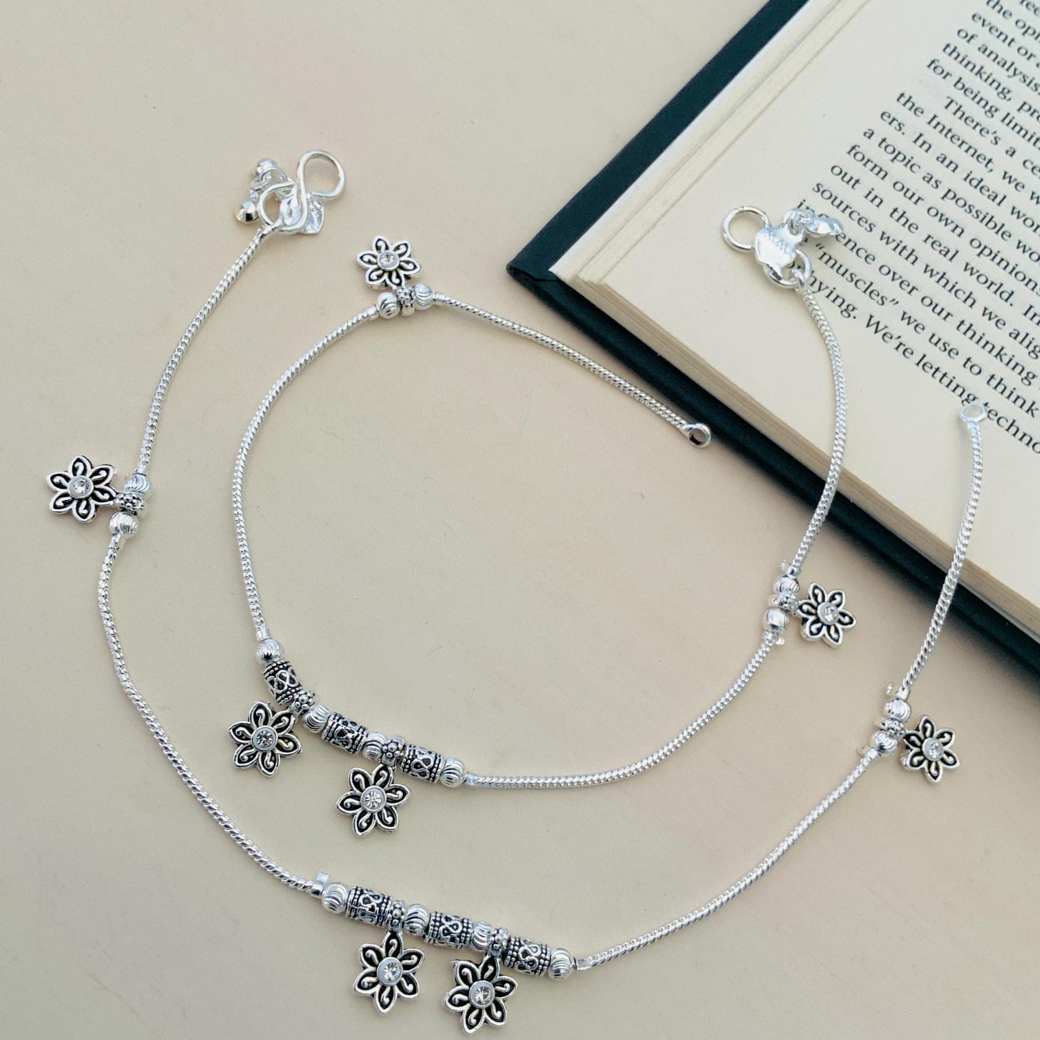 Cute Flower Pattern Silver Anklets - Abdesignsjewellery