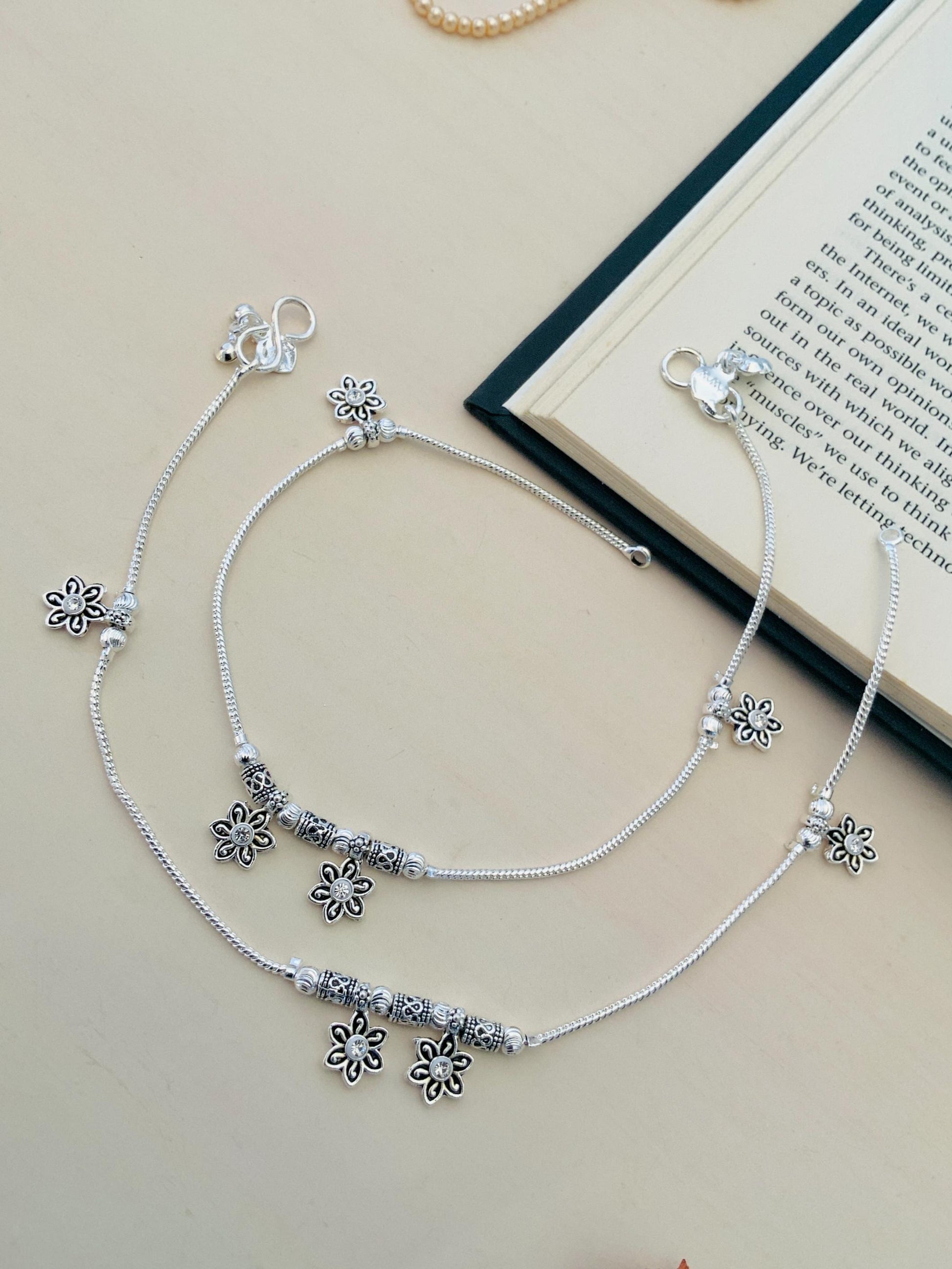 Cute Flower Pattern Silver Anklets - Abdesignsjewellery