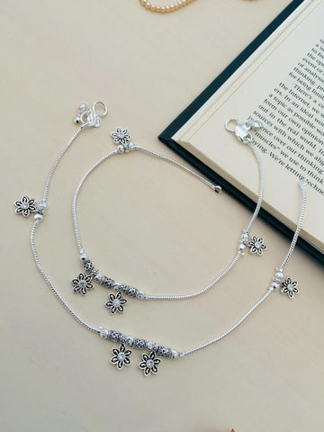 Cute Flower Pattern Silver Anklets - Abdesignsjewellery