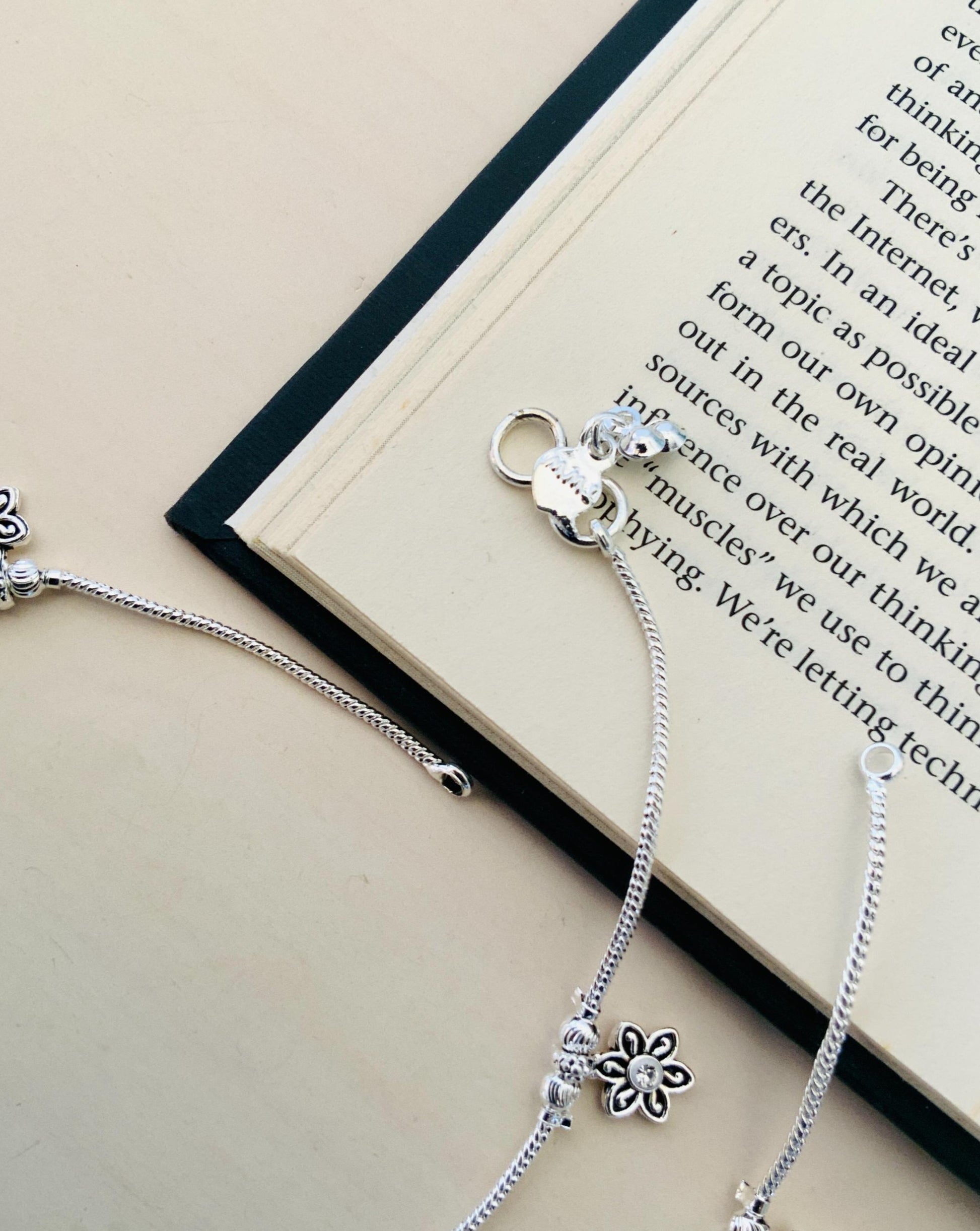 Cute Flower Pattern Silver Anklets - Abdesignsjewellery