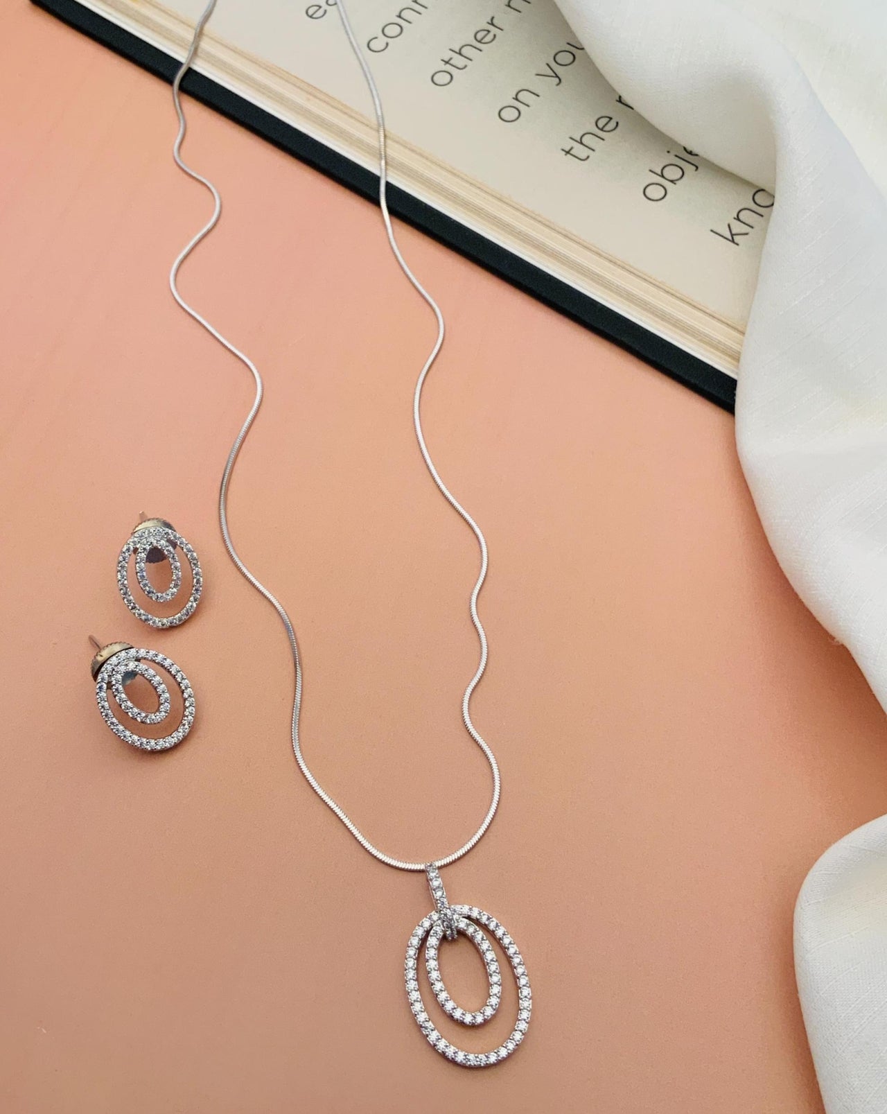 Round Shape Silver Plated Pendant Chain & Earrings