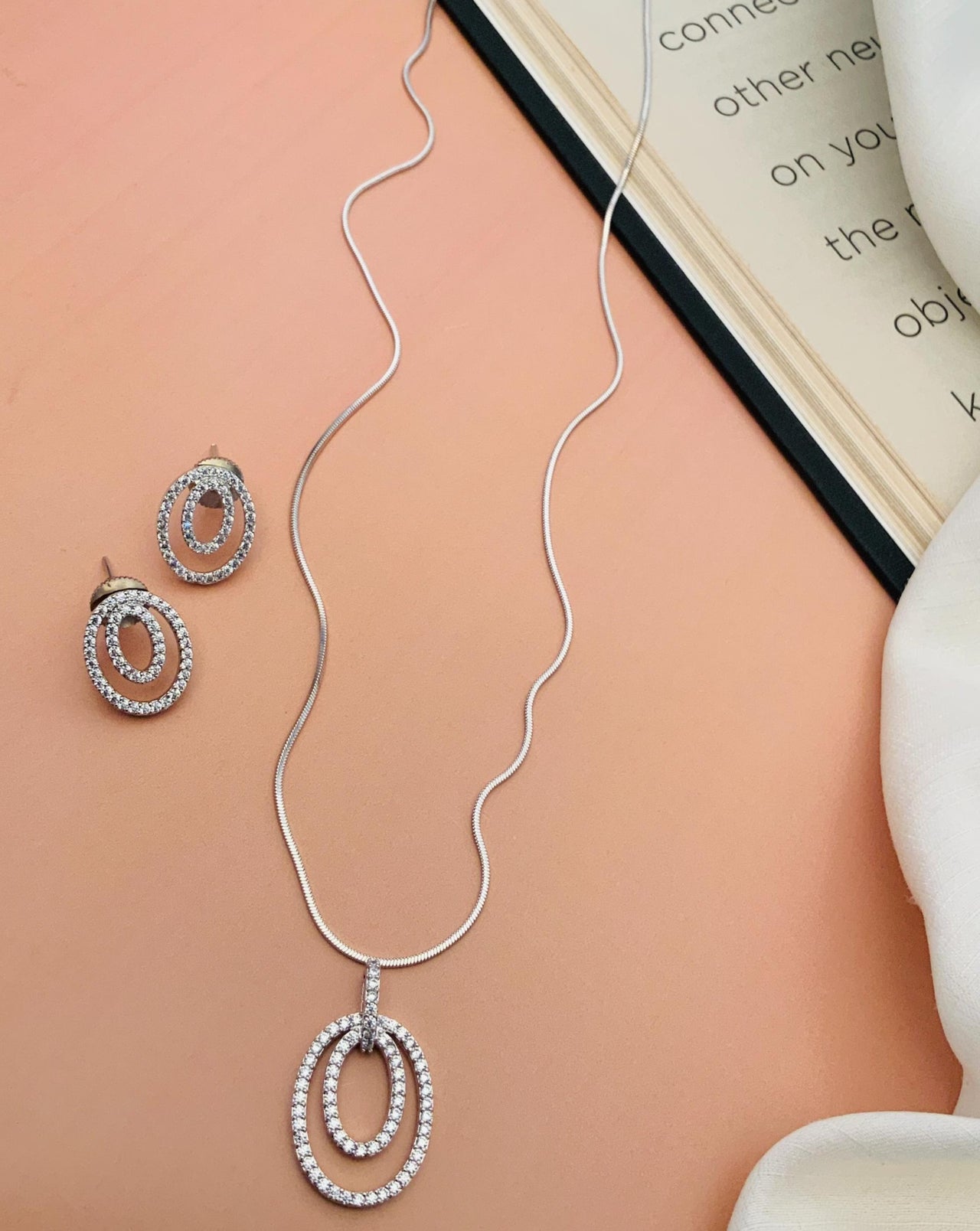  Round Shape Silver Plated Pendant Chain & Earrings