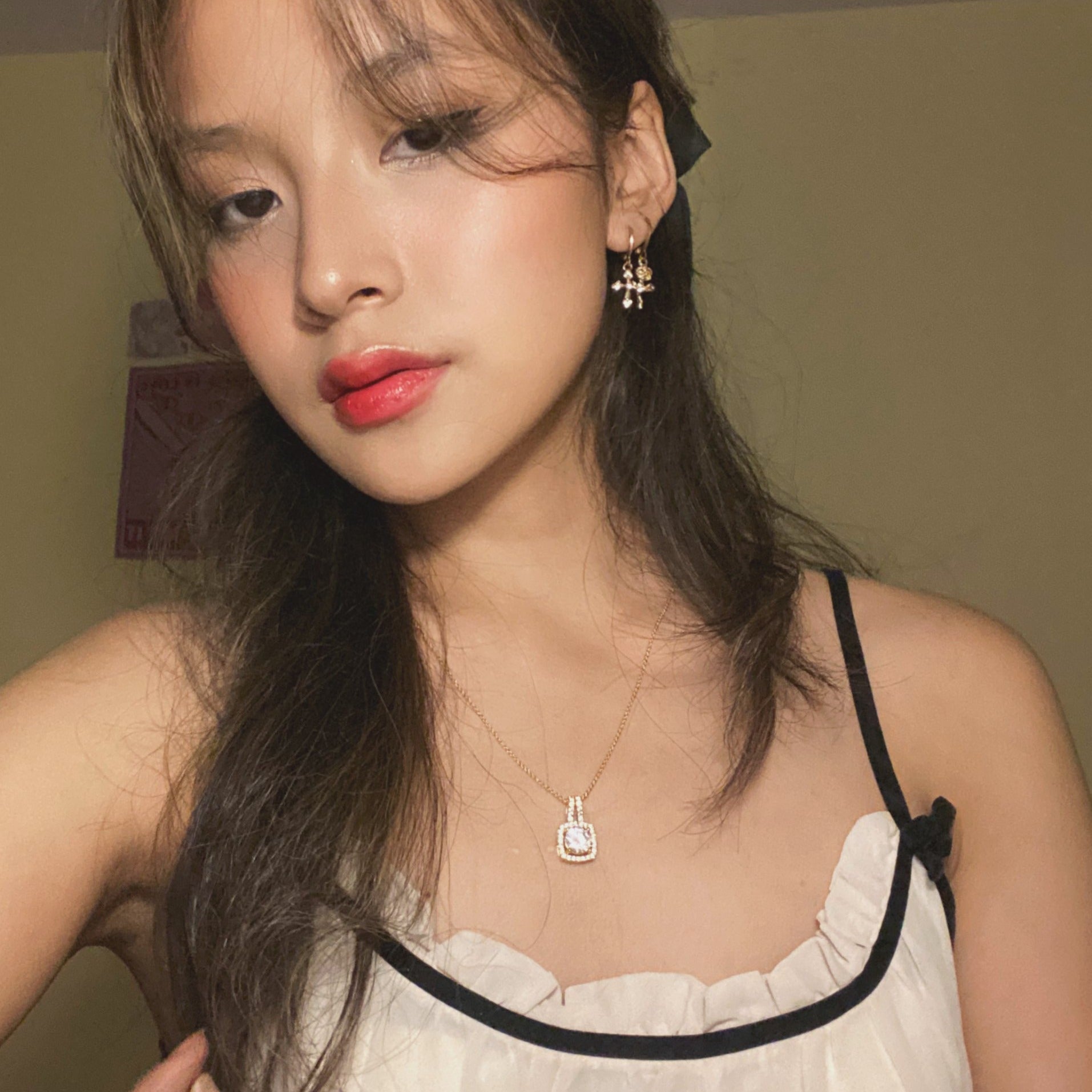 Trishala Manger Round Gold Pendant Necklace Chain