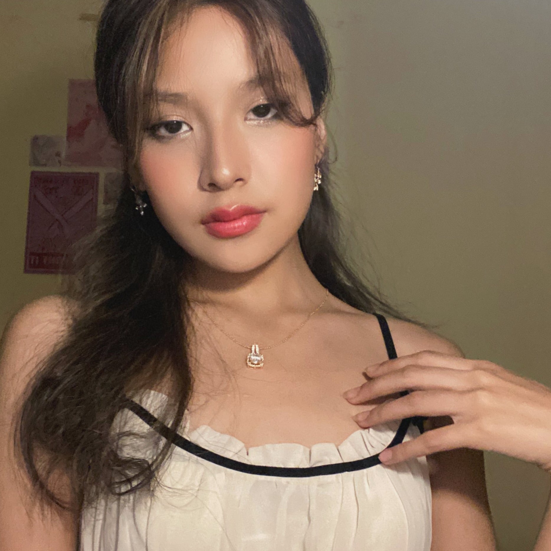 Trishala Manger Round Gold Pendant Necklace Chain