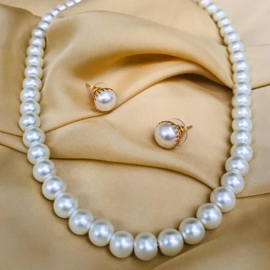 Mehreen Rahman Beautiful Round Artificial Pearl Necklace