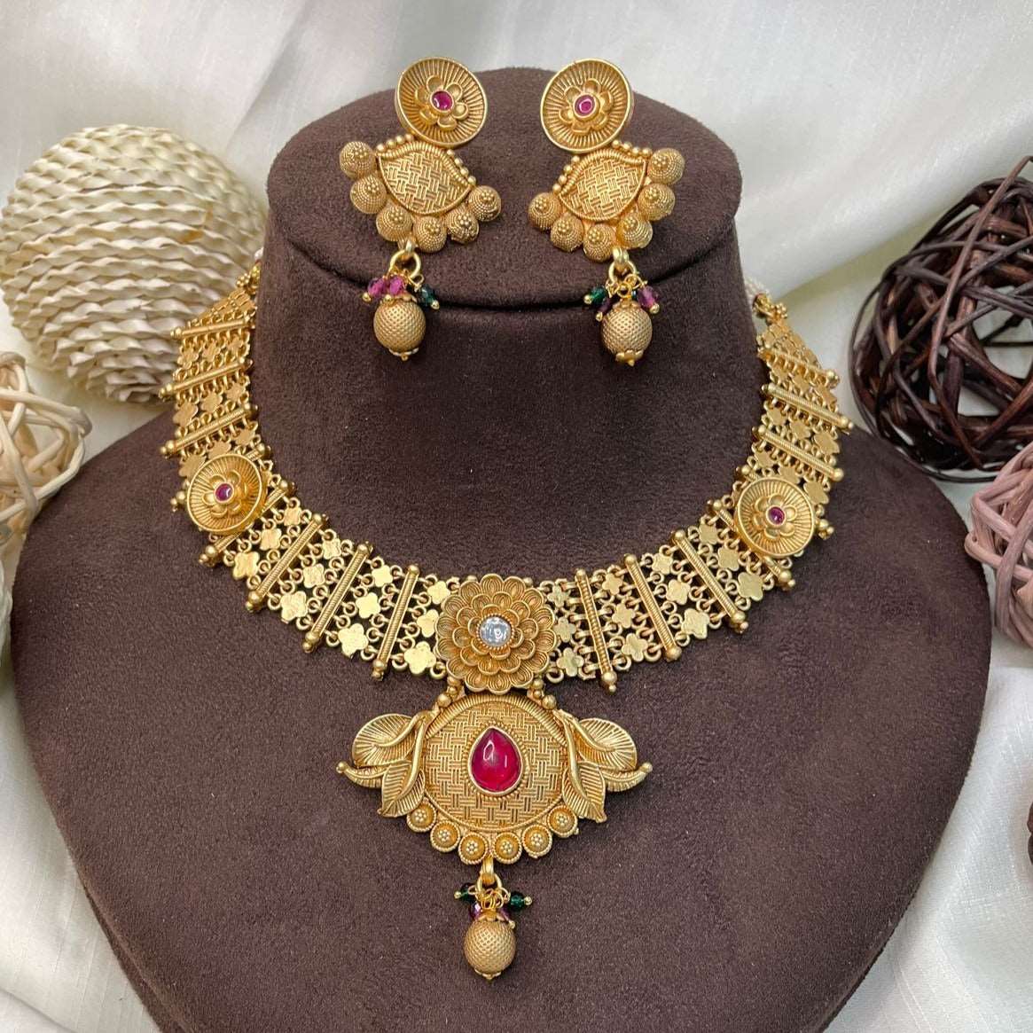 Adorable Kemp Stone Studded Short Necklace - Abdesignsjewellery