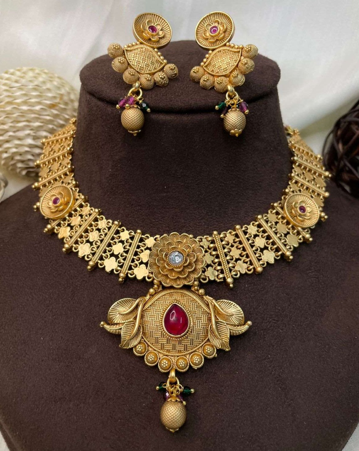 Antique Kemp Stone Studded Short Necklace - Abdesignsjewellery