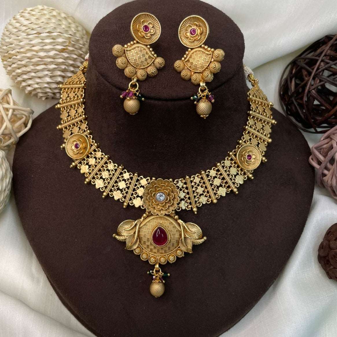 Adorable Kemp Stone Studded Short Necklace - Abdesignsjewellery