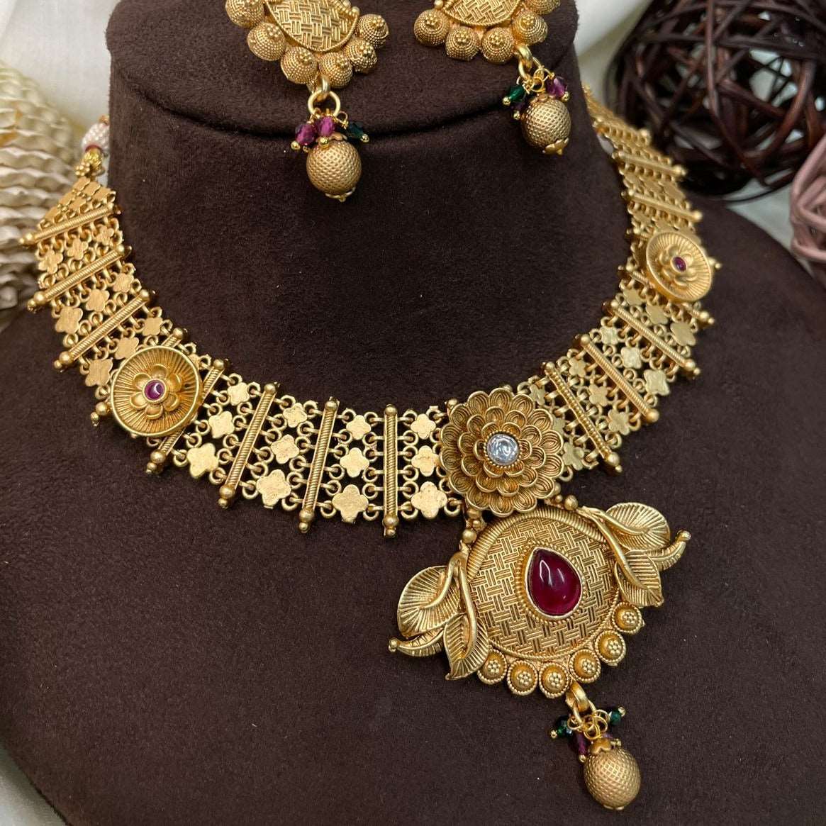 Adorable Kemp Stone Studded Short Necklace - Abdesignsjewellery