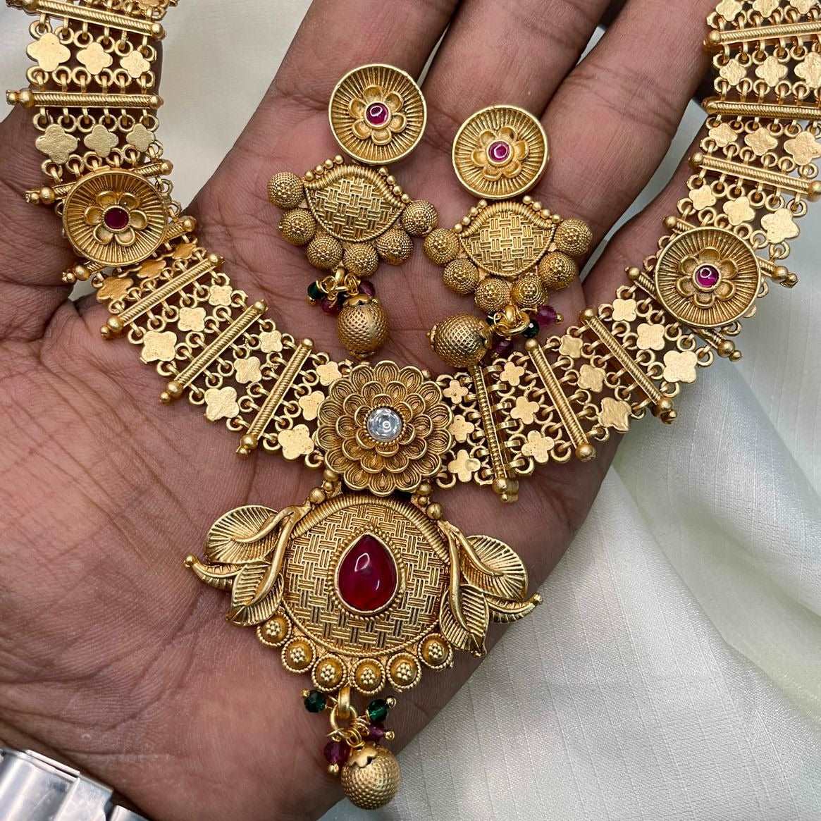 Adorable Kemp Stone Studded Short Necklace - Abdesignsjewellery