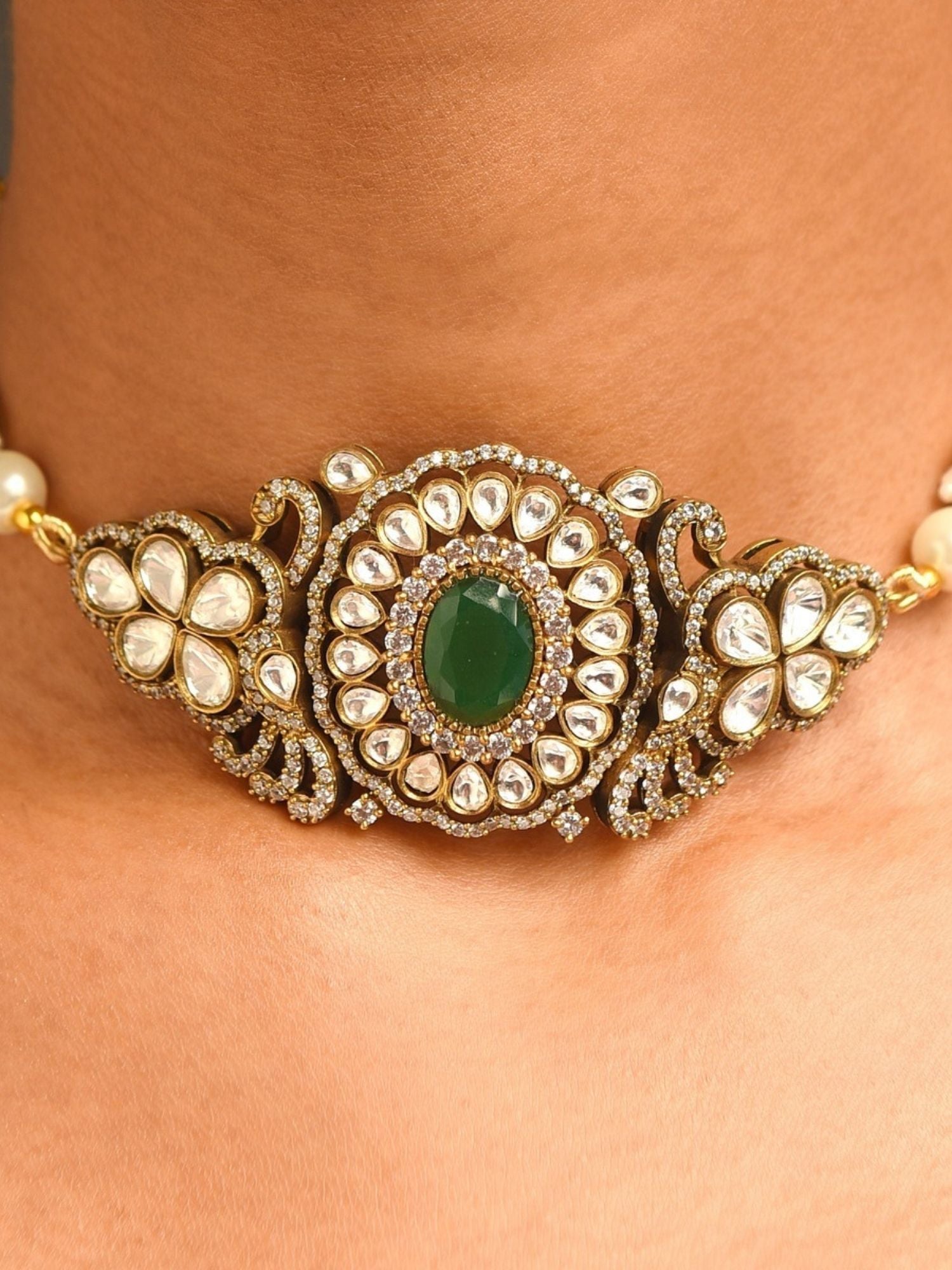 Abdesignsjewellery choker necklace with central green stone and kundan details fashion jewelry with green gem