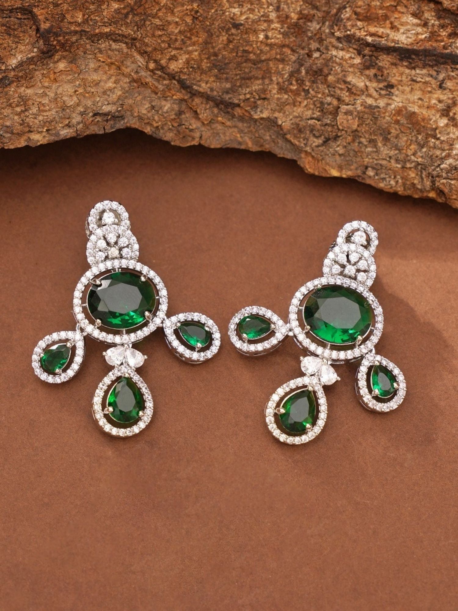 Abdesigns Jewellery Elegant Green Stone Necklace Set with sparkling green stones and silver accents