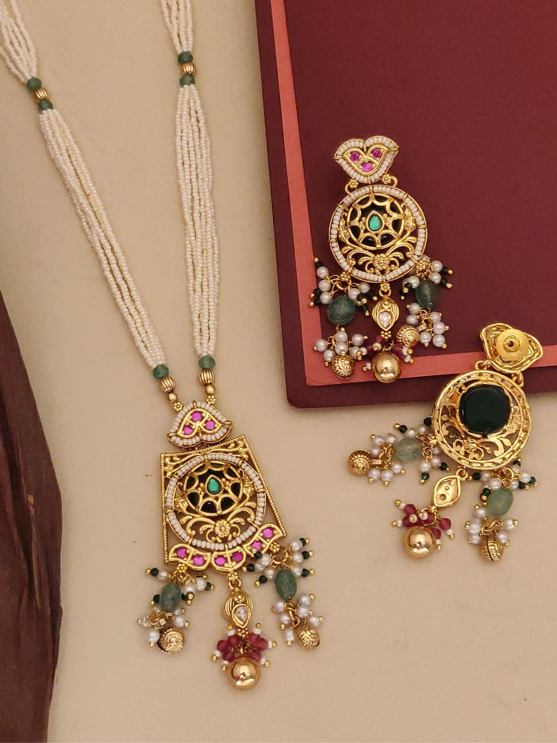 Abdesigns Jewellery Elegant Multi-Strand Pearl Necklace with Gold and Gemstone Pendant