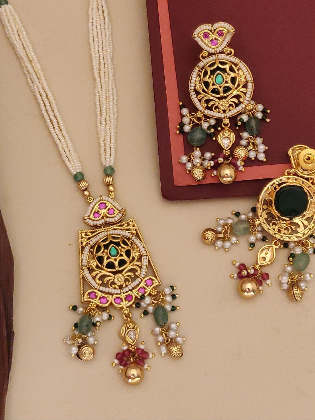 Abdesigns Jewellery Elegant Multi-Strand Pearl Necklace with Gold and Gemstone Pendant