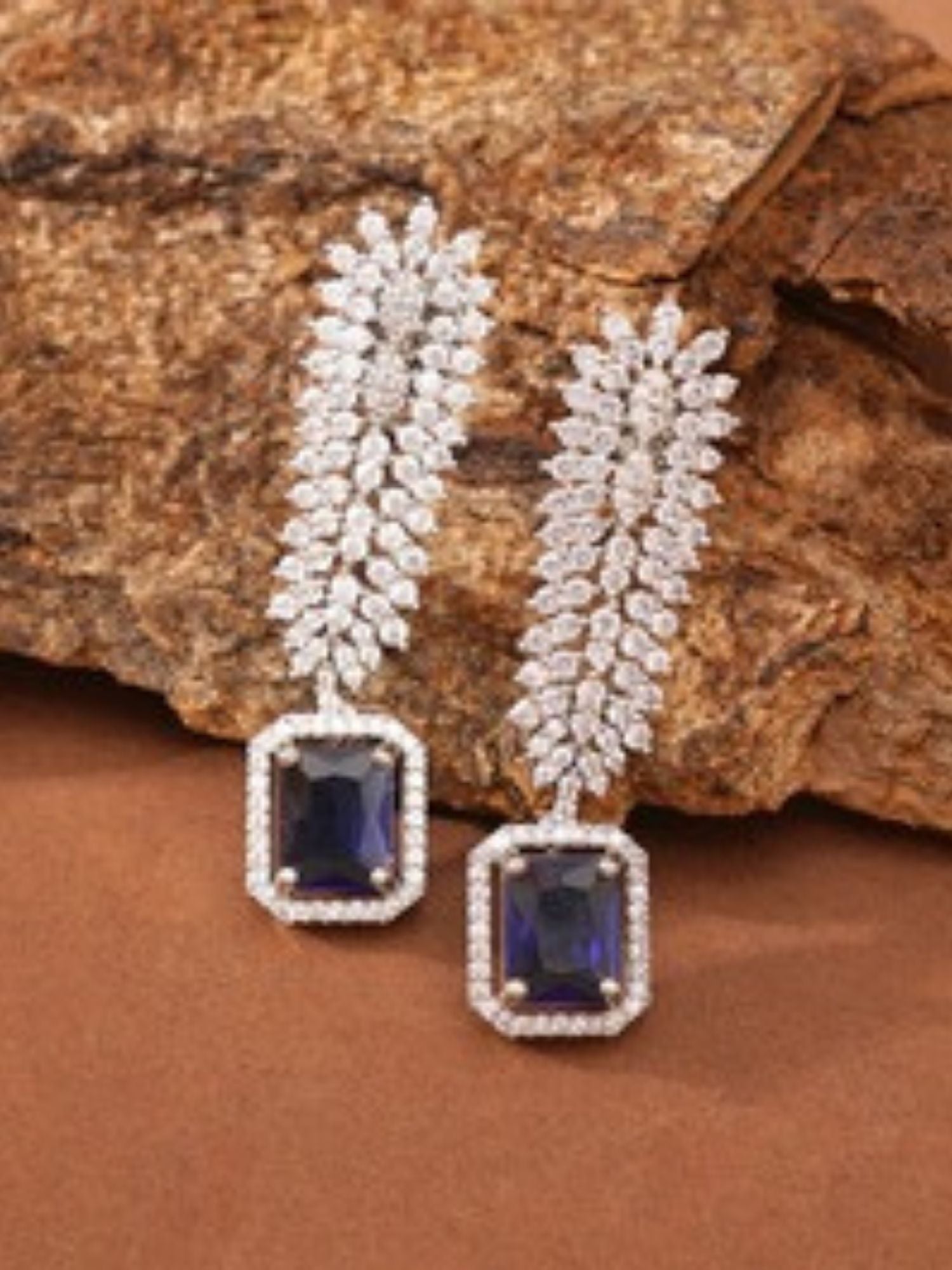 Abdesigns Jewellery Elegant Swarovski Necklace Set with sparkling crystals and dark rectangular pendants