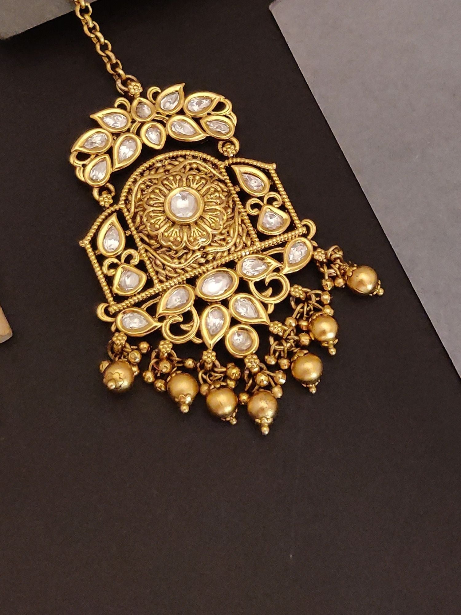 Abdesigns Jewellery Gold Pearl Maangtikka and pearl embellishments