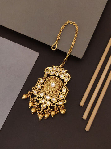 Abdesigns Jewellery Gold Pearl Maangtikka with Chain featuring intricate design and pearl accents