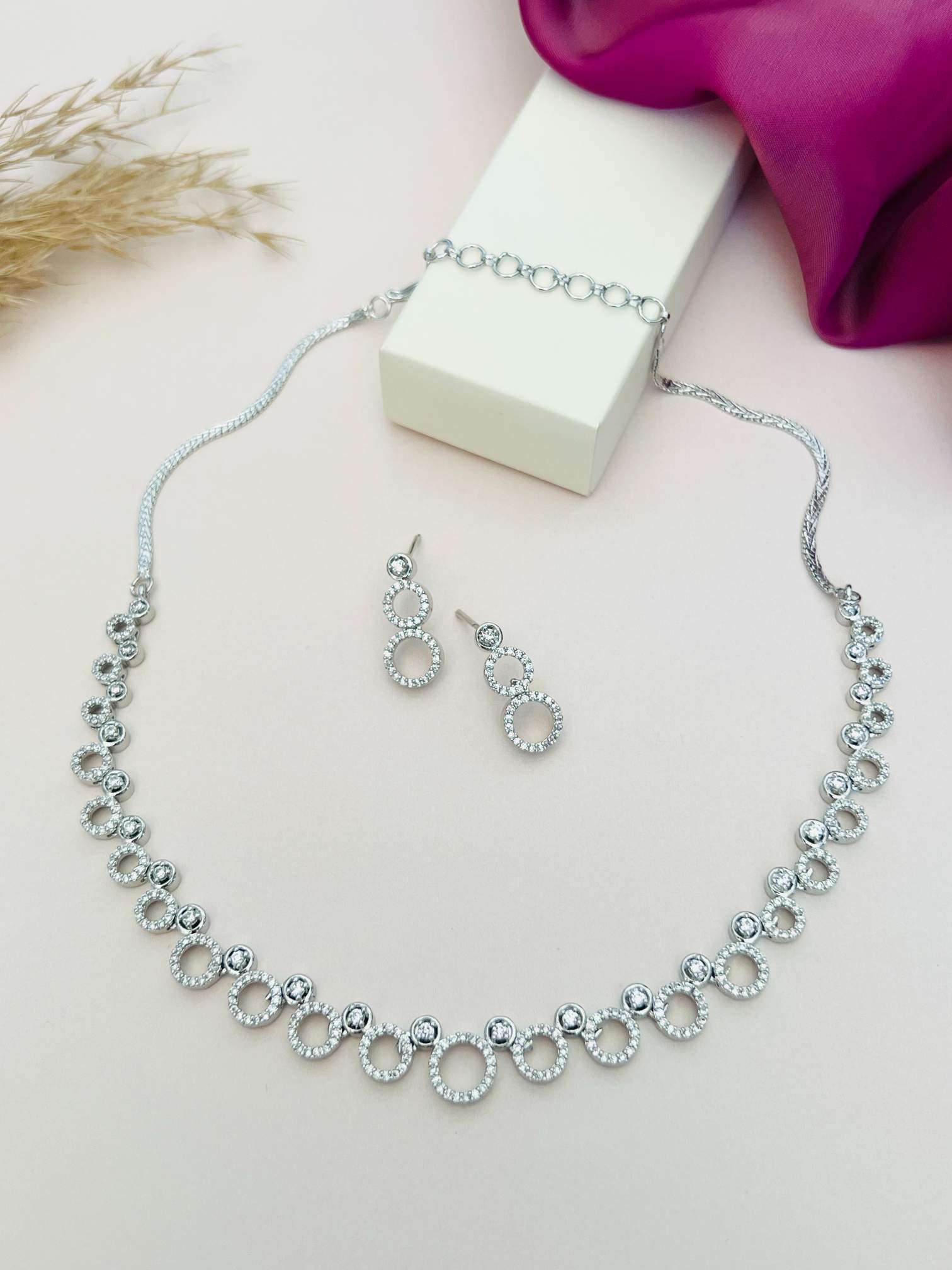 Abdesigns Jewellery Silver Circle Necklace Set featuring a silver necklace and matching circular earrings