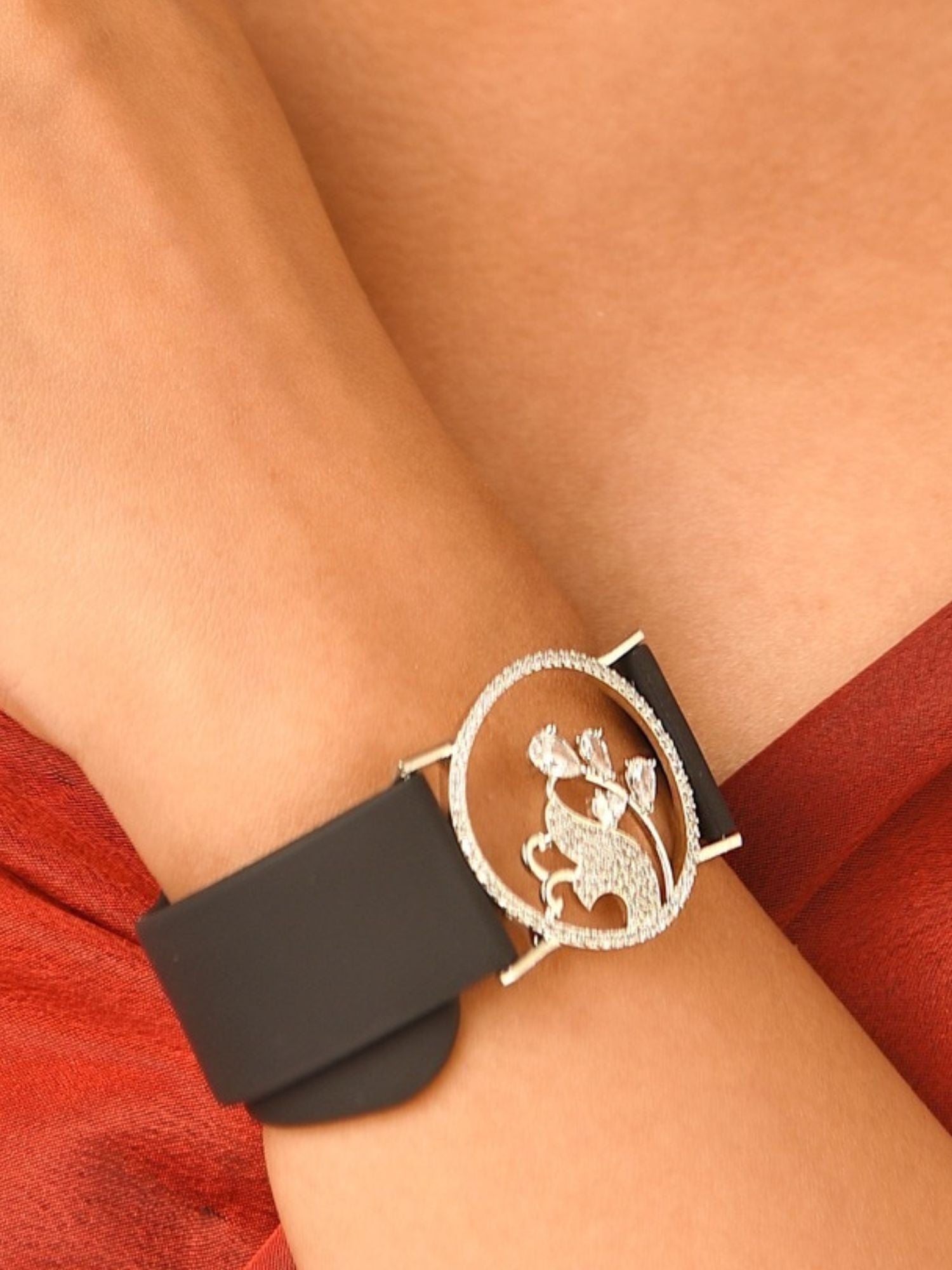 Abdesignsjewellery silver plated hand belt bracelet with black silicone strap and decorative silver cat floral medallion