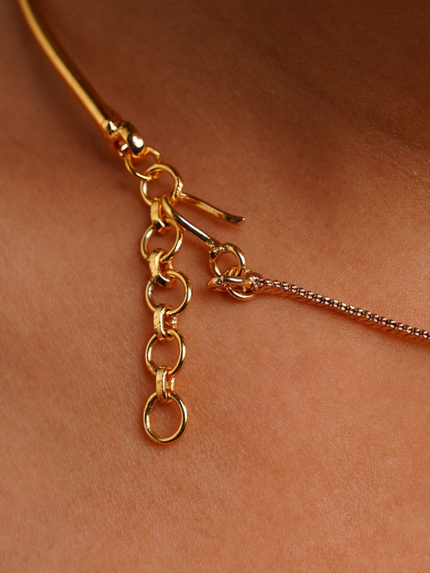 Close up of traditional Indian gold choker necklace clasp and extension chain on model skin by Abdesignsjewellery