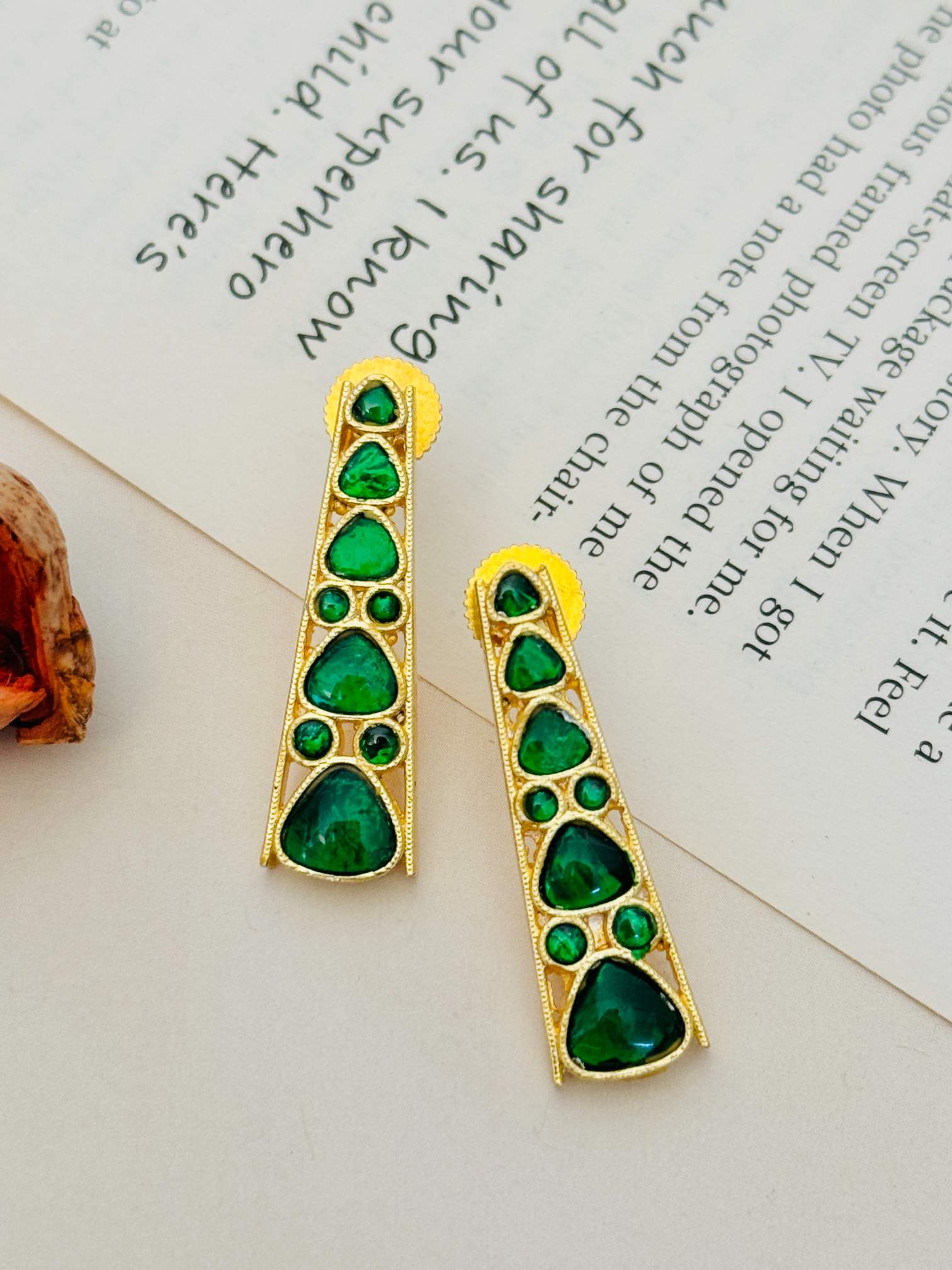 Green Gold Polki Pearl Choker Necklace Set featuring gold and green polki stones in a triangular design