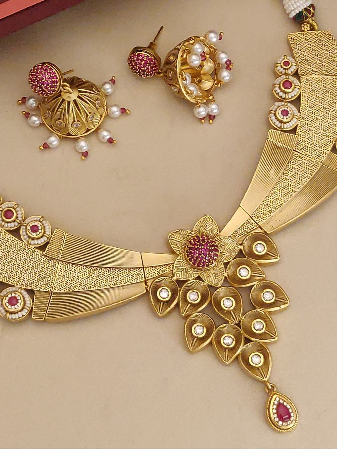 Antique Gold Plated Necklace Set with Intricate Detailing and Matching Earrings for Elegant Wear