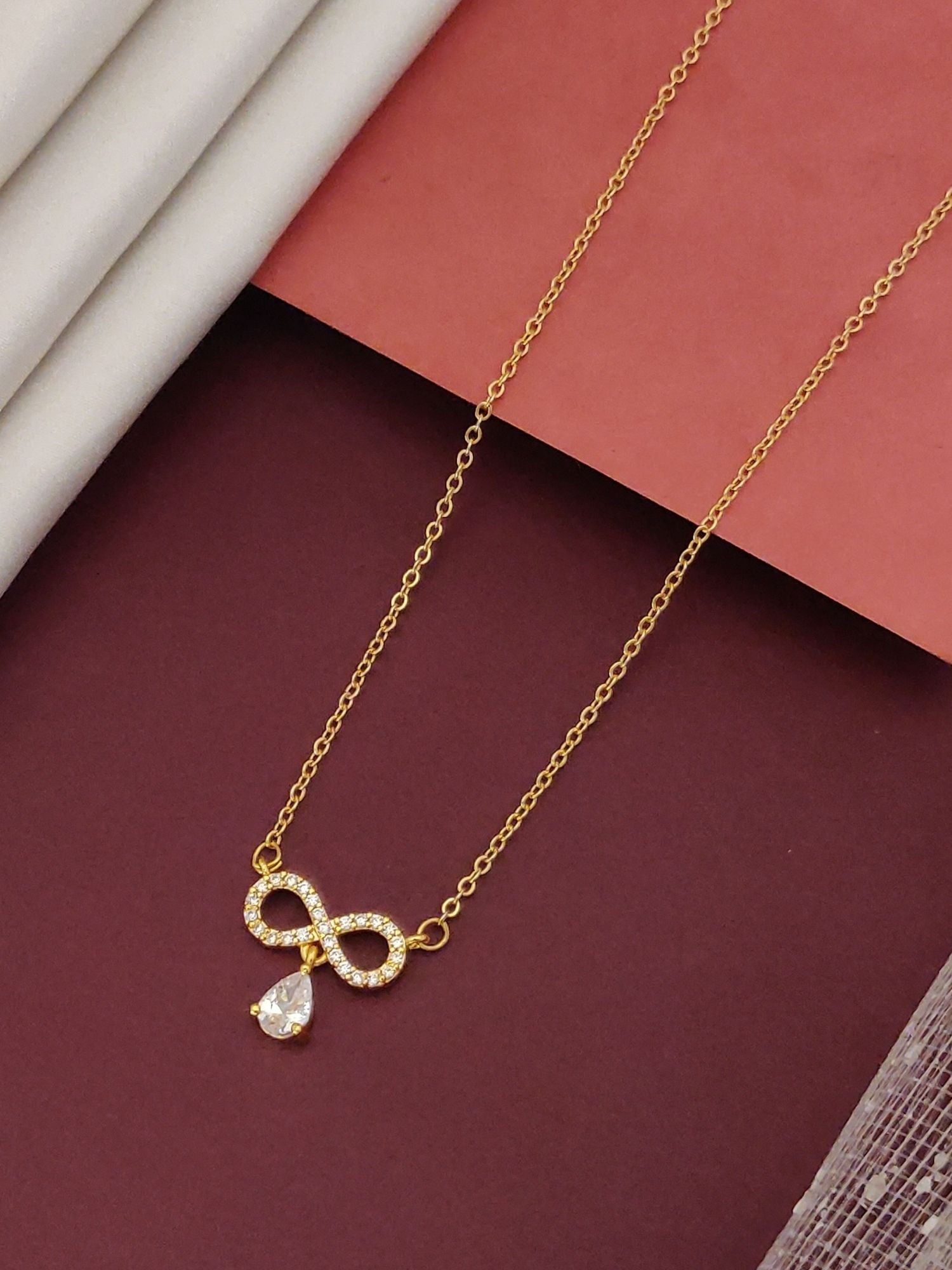 Abdesignsjewellery daily wear infinity necklace with sparkling pendant on a delicate gold chain