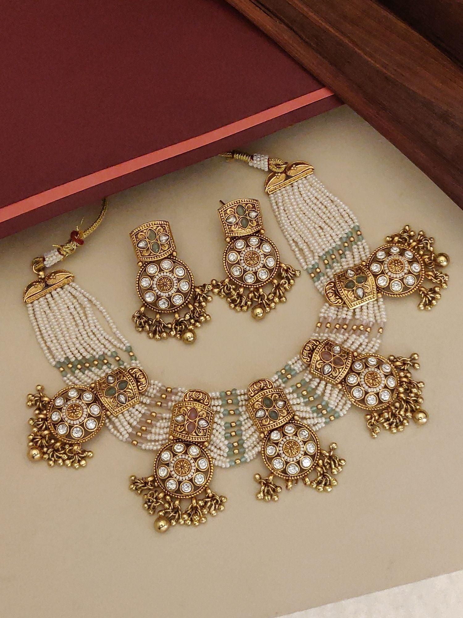 Abdesigns Jewellery Traditional Gold Necklace with Pearl and Emerald Accents for Elegant Looks