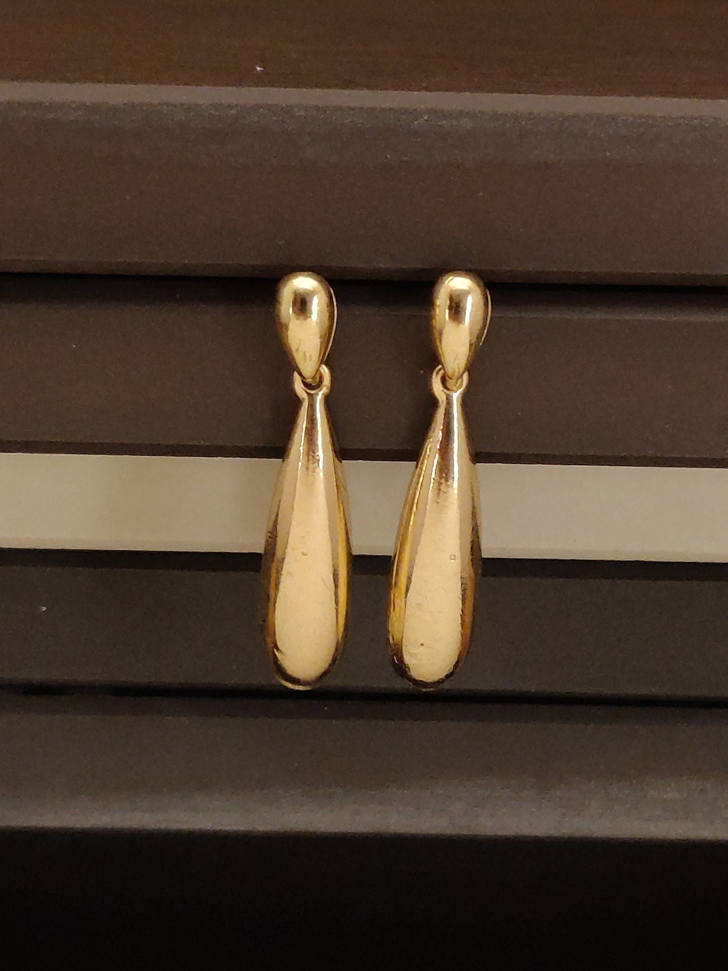 Gold Plated Chic Drop Earring with a Sleek and Modern Design for Elegant Looks