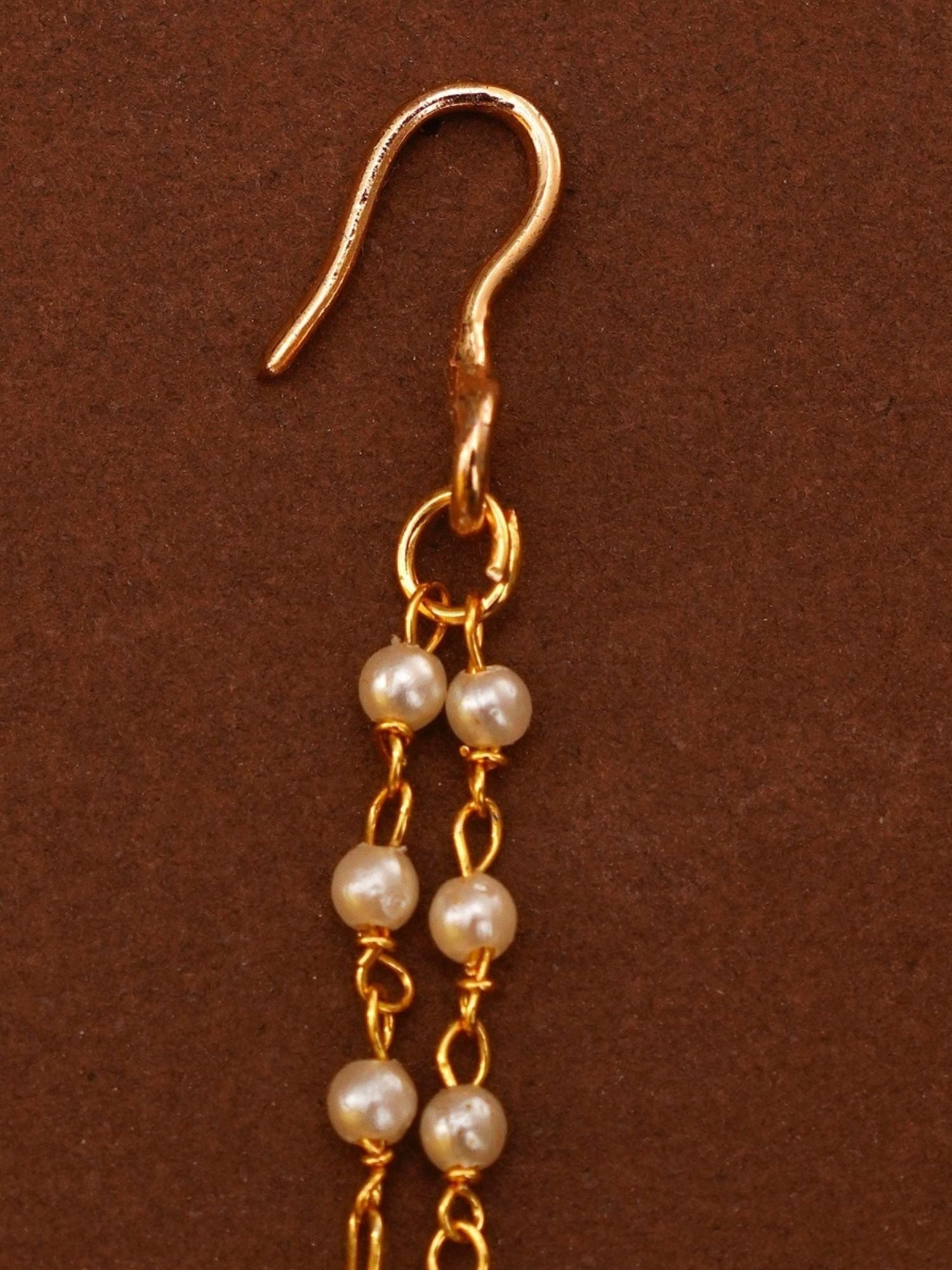 Close-up of gold plated kundan maangtikka chain with white pearls by Abdesignsjewellery