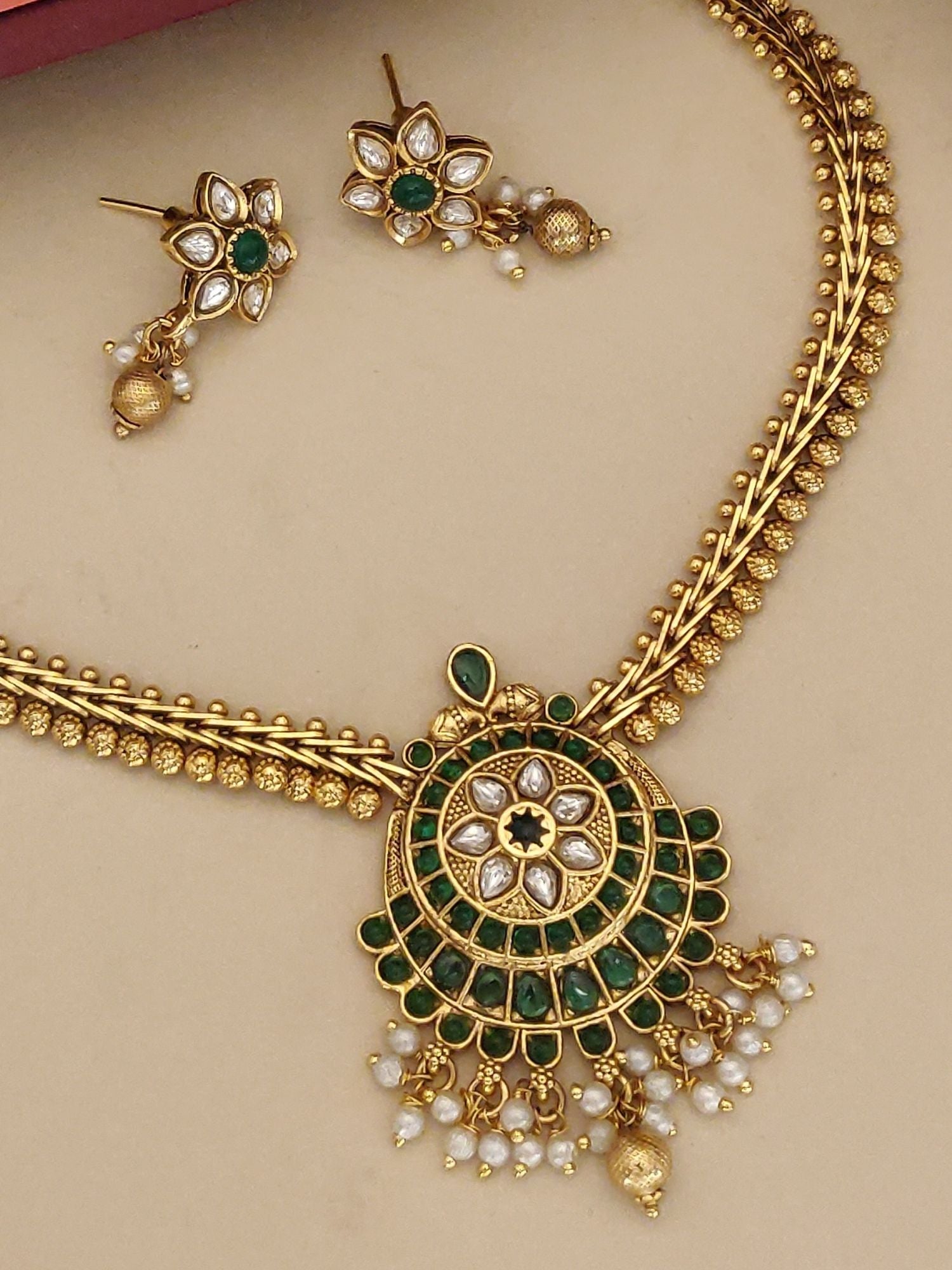 Traditional Abdesignsjewellery kemp stone necklace online with matching earrings, featuring intricate design