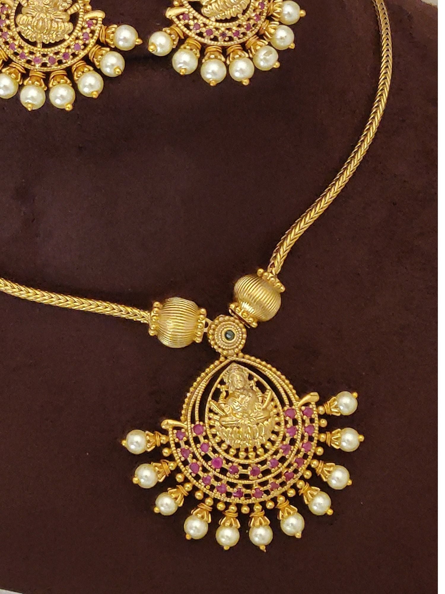 Abdesignsjewellery traditional Indian gold look necklace set with Lakshmi pendant pink stones and pearl drops