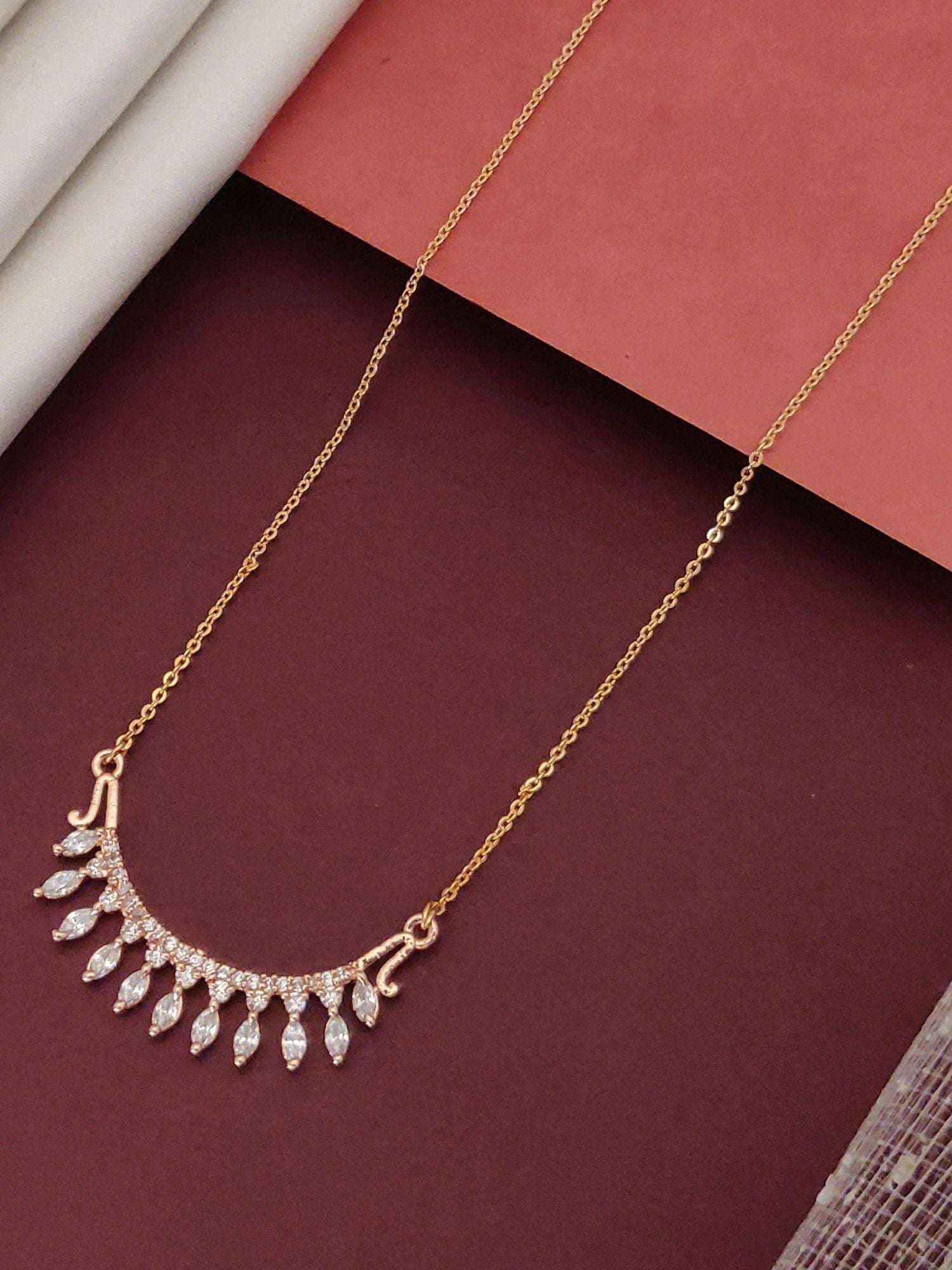 Trendy artificial jewelry gold pendant necklace with sparkling rhinestones for stylish outfits