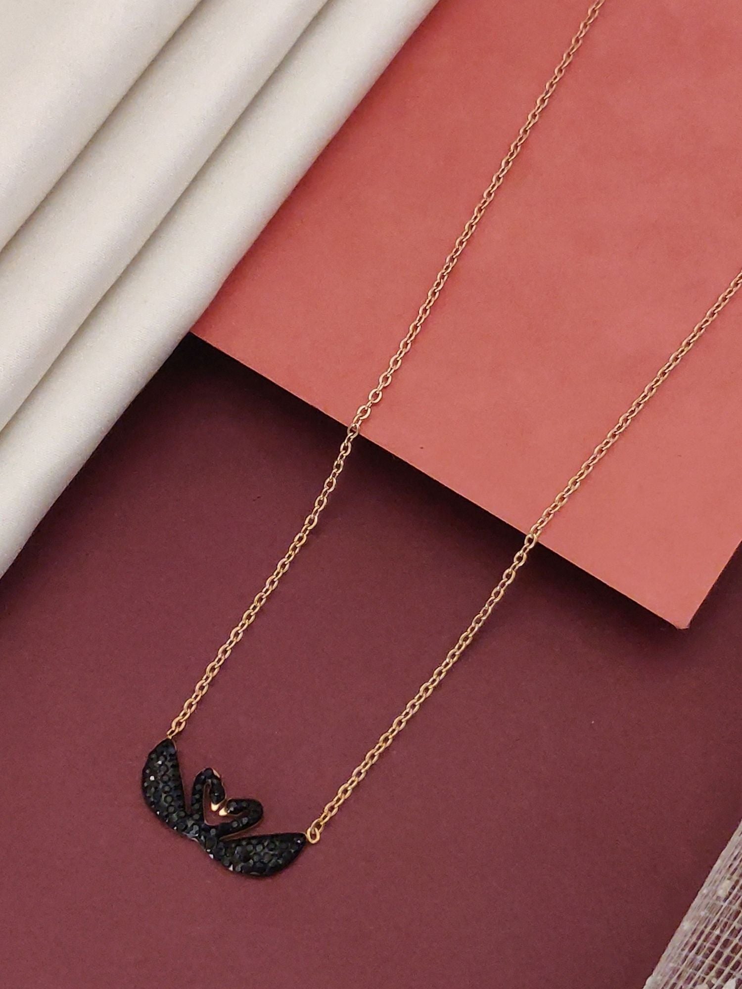 Twin Black Swan Pendant Necklace in Gold with Elegant Design for Fashionable Looks