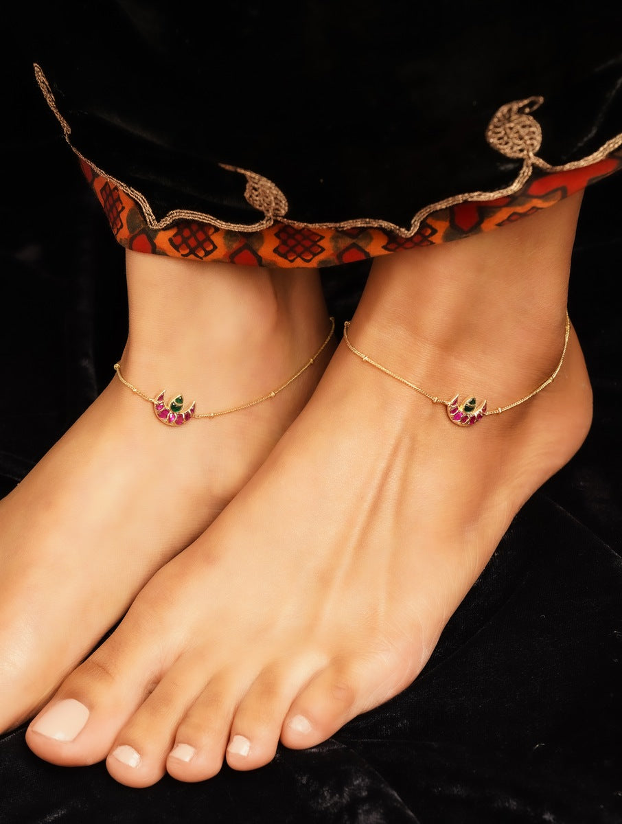 Elegant Pachi Kundan Kemp Stone Anklets combo with gold chains on female feet by Abdesignsjewellery