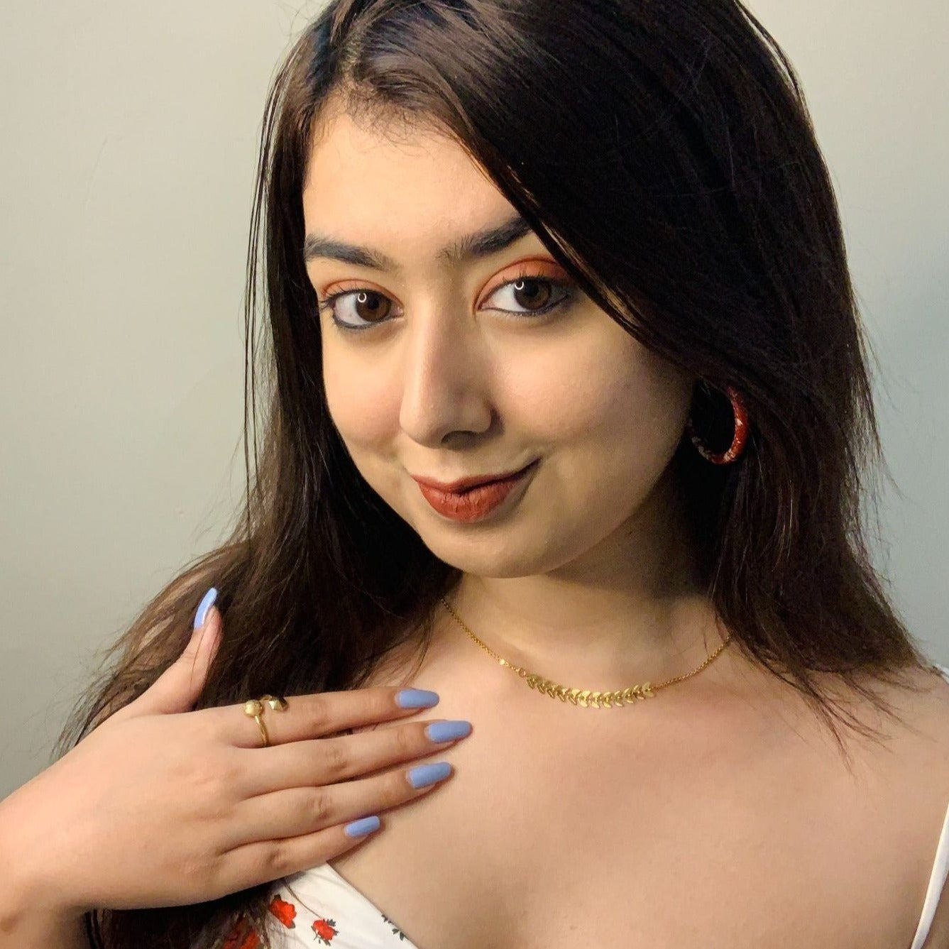 Manalika Das Simple Leaf Pattern Necklace