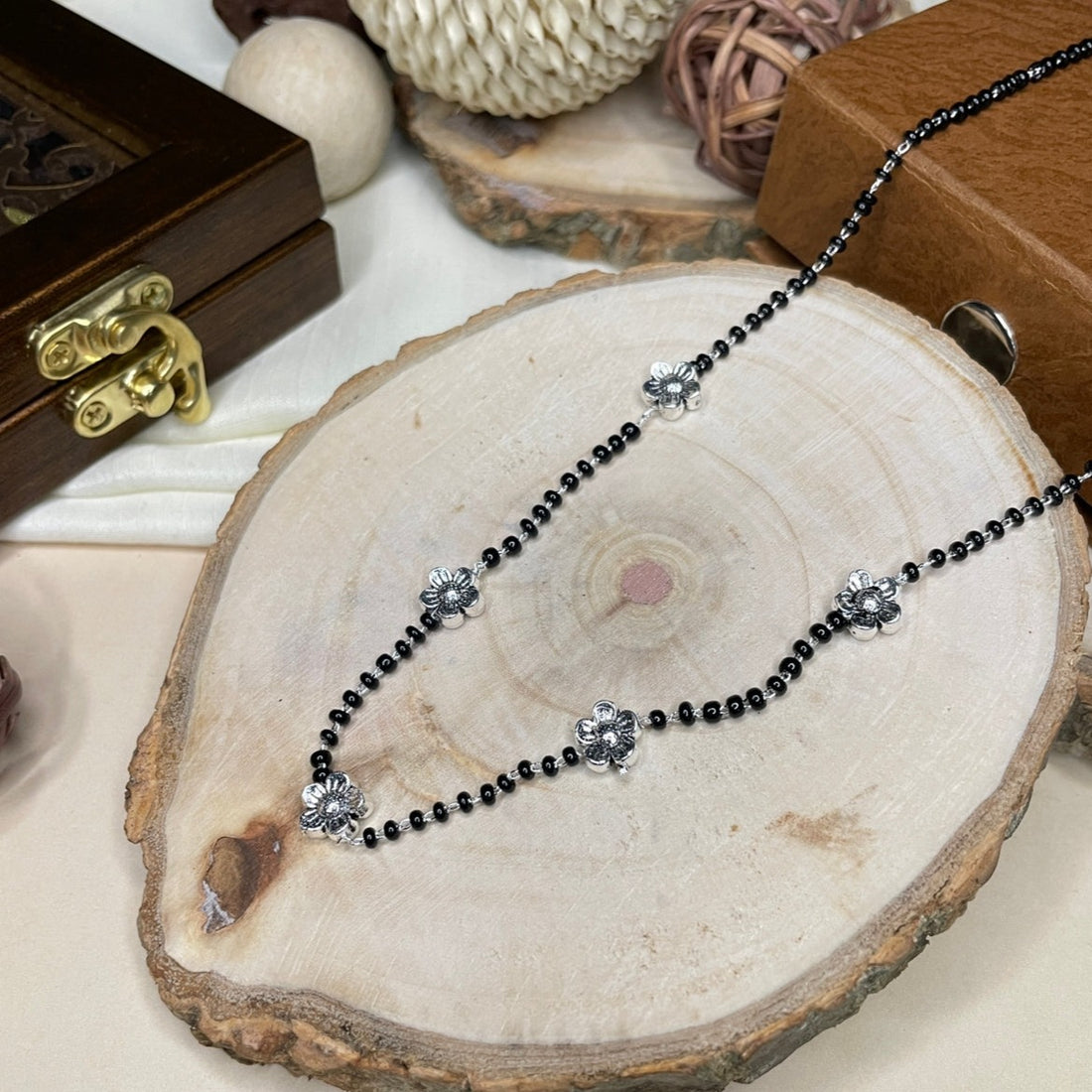 Dailywear Silver Flower Floral Pattern Mangalsutra - Abdesignsjewellery