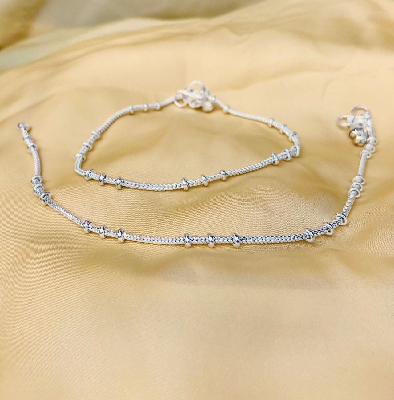 SILVER DOT PATTERN ANKLET