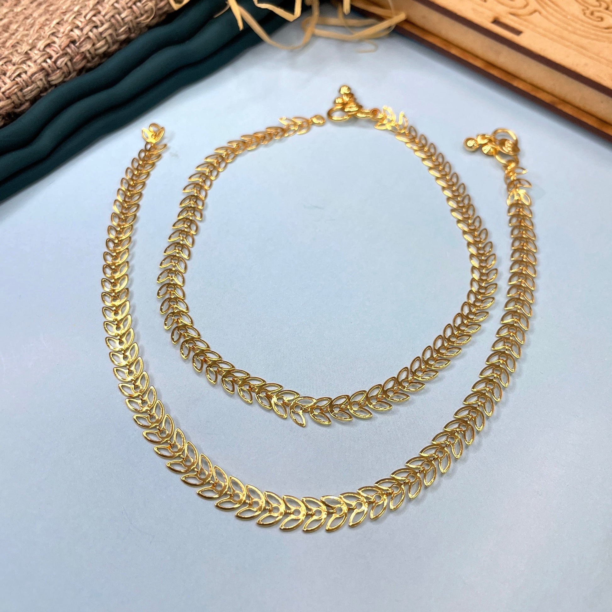 DAILYWEAR LEAF PATTERN GOLD PLATED ANKLET - Abdesignsjewellery