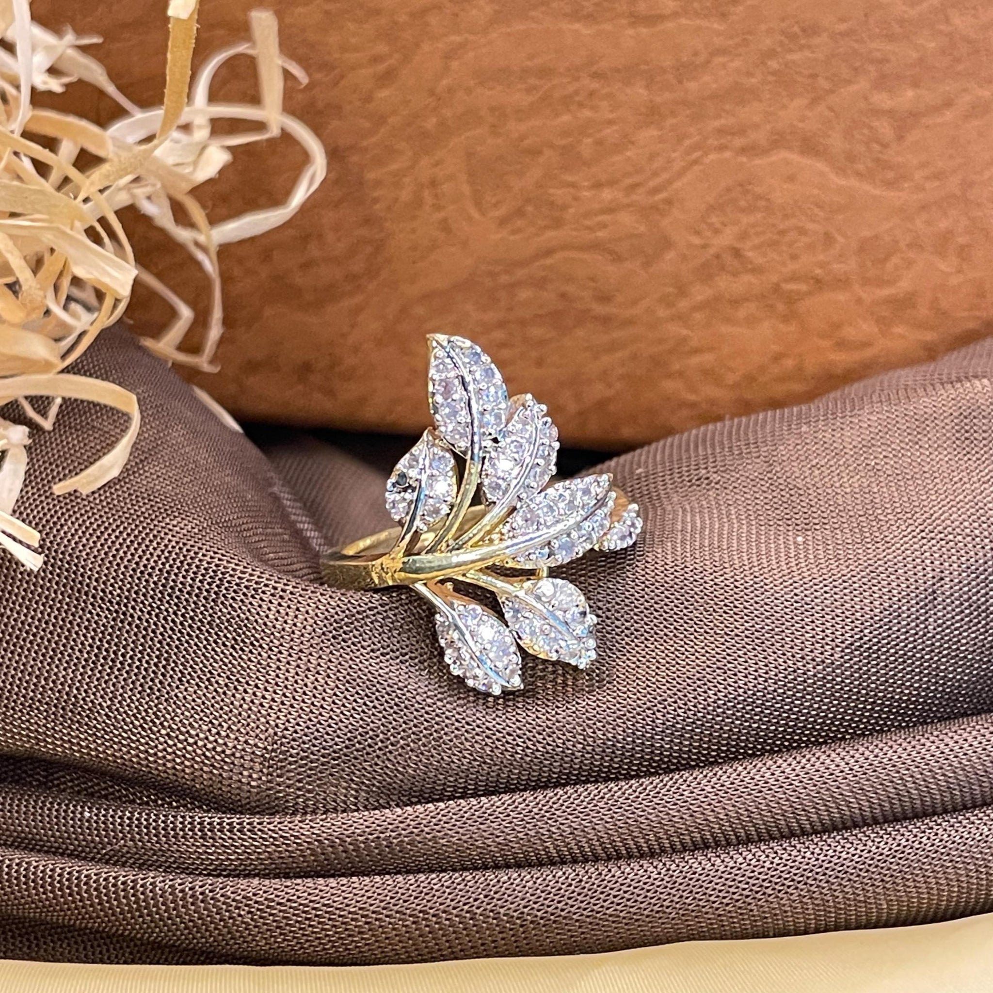 Pleasing 6 Leaf Ring