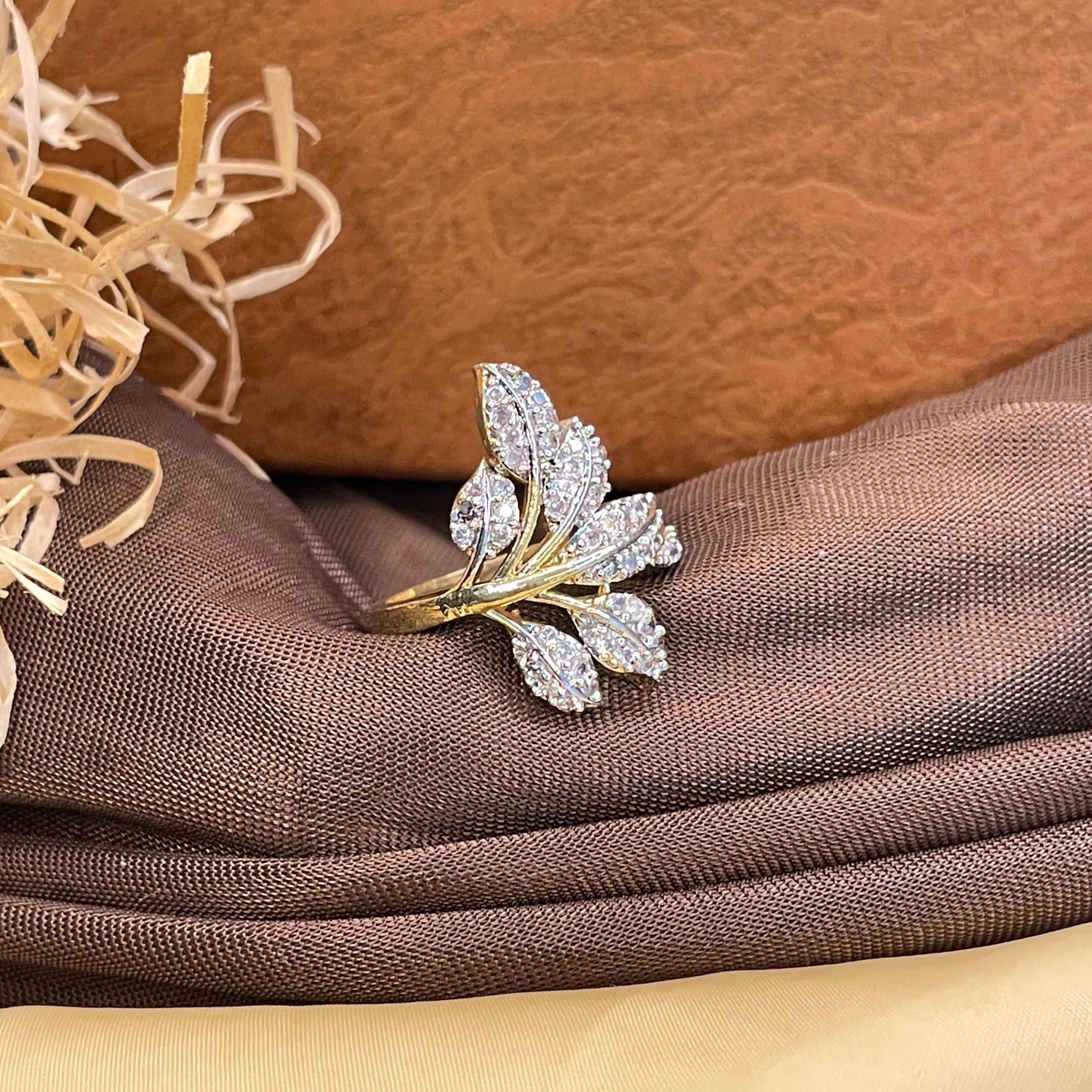 Pleasing 6 Leaf Ring