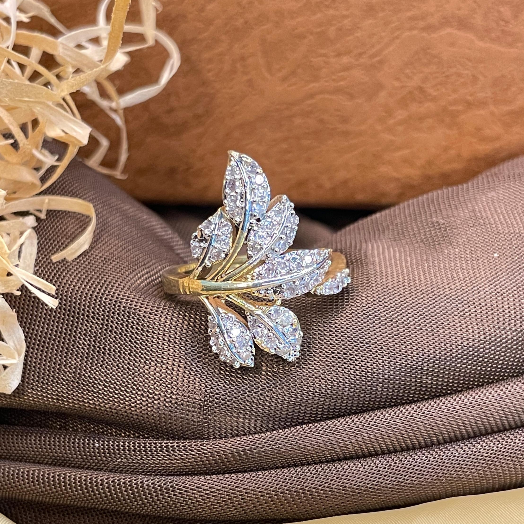 Pleasing 6 Leaf Ring