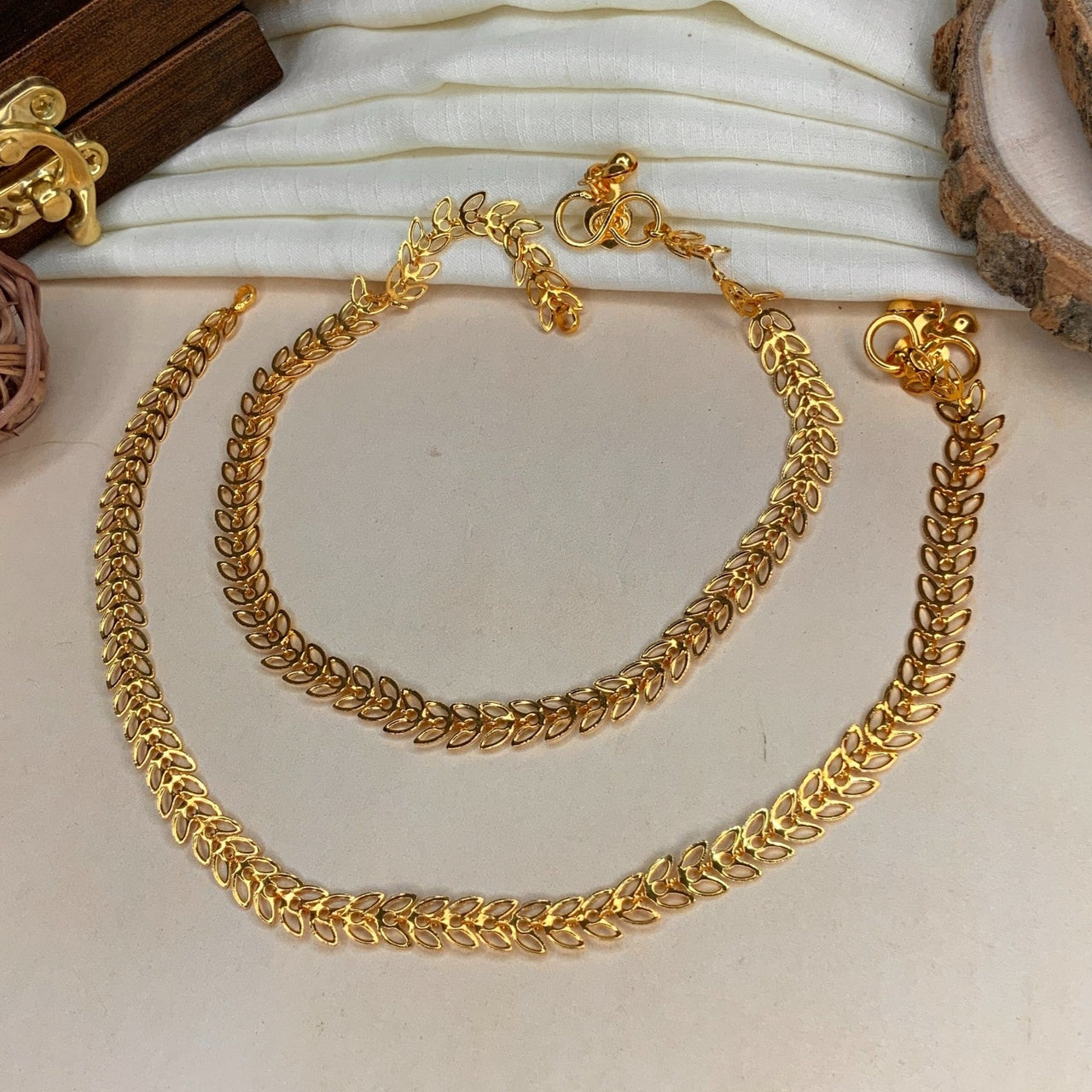 DAILYWEAR LEAF PATTERN GOLD PLATED ANKLET - Abdesignsjewellery