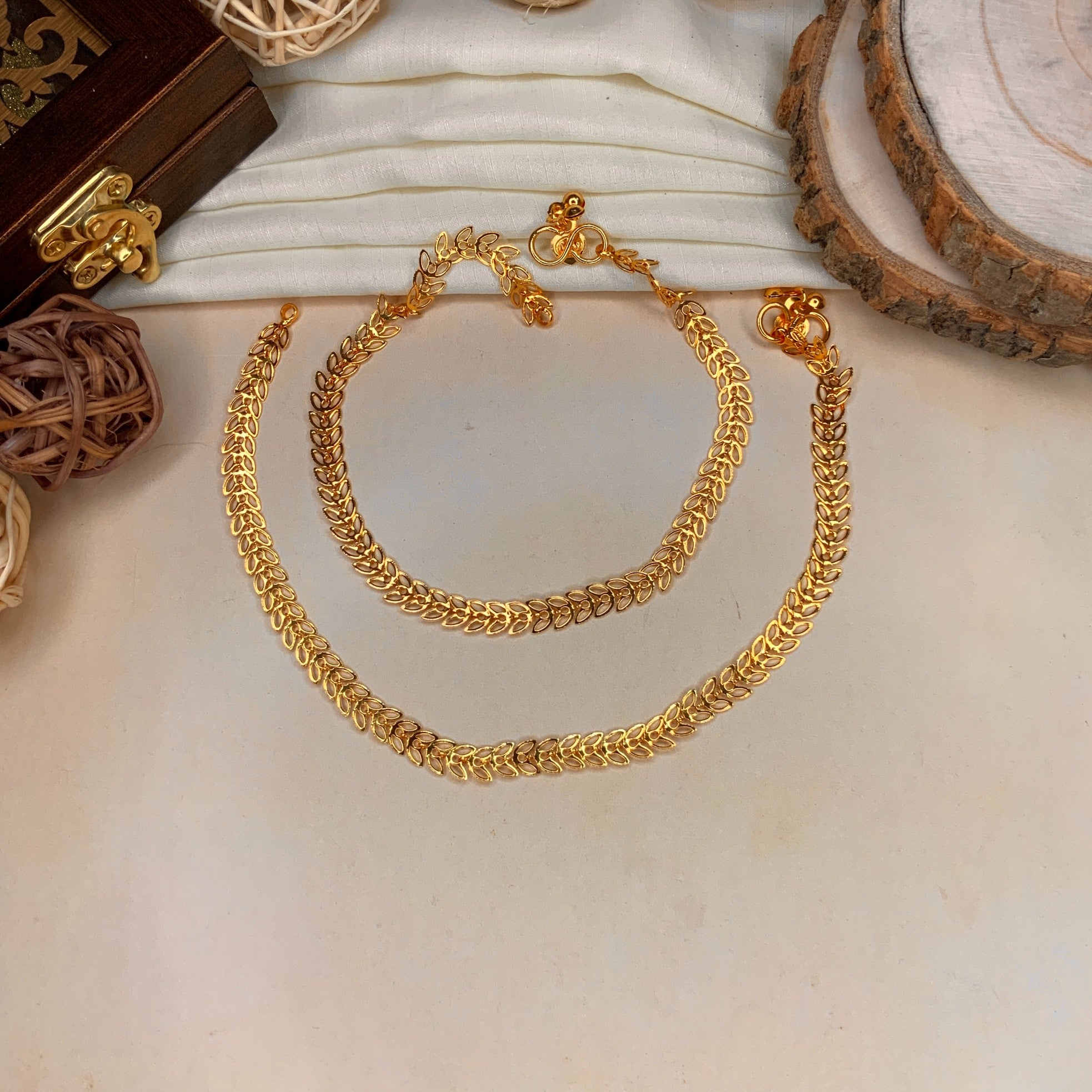 DAILYWEAR LEAF PATTERN GOLD PLATED ANKLET - Abdesignsjewellery